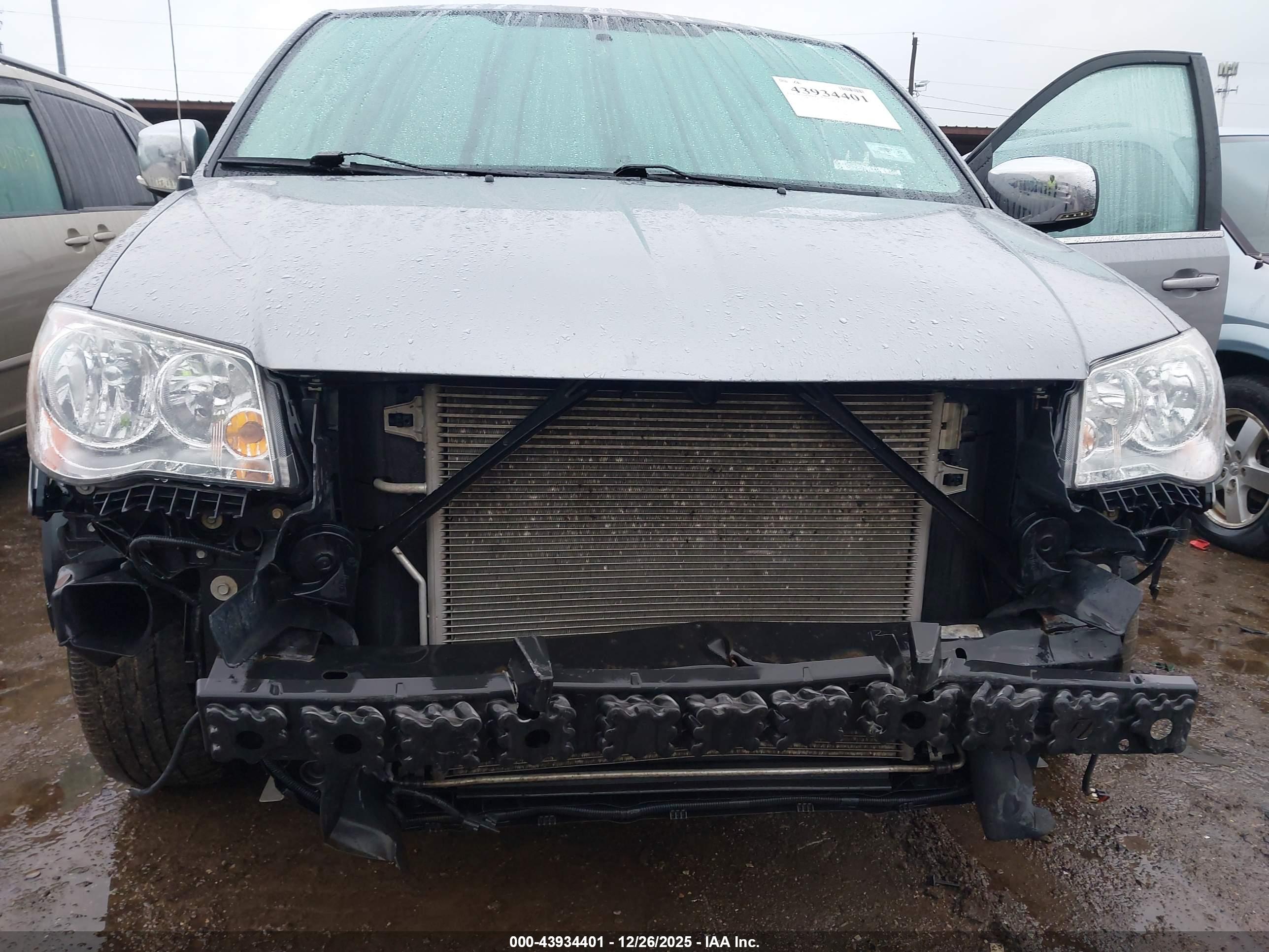 CHRYSLER TOWN image 6