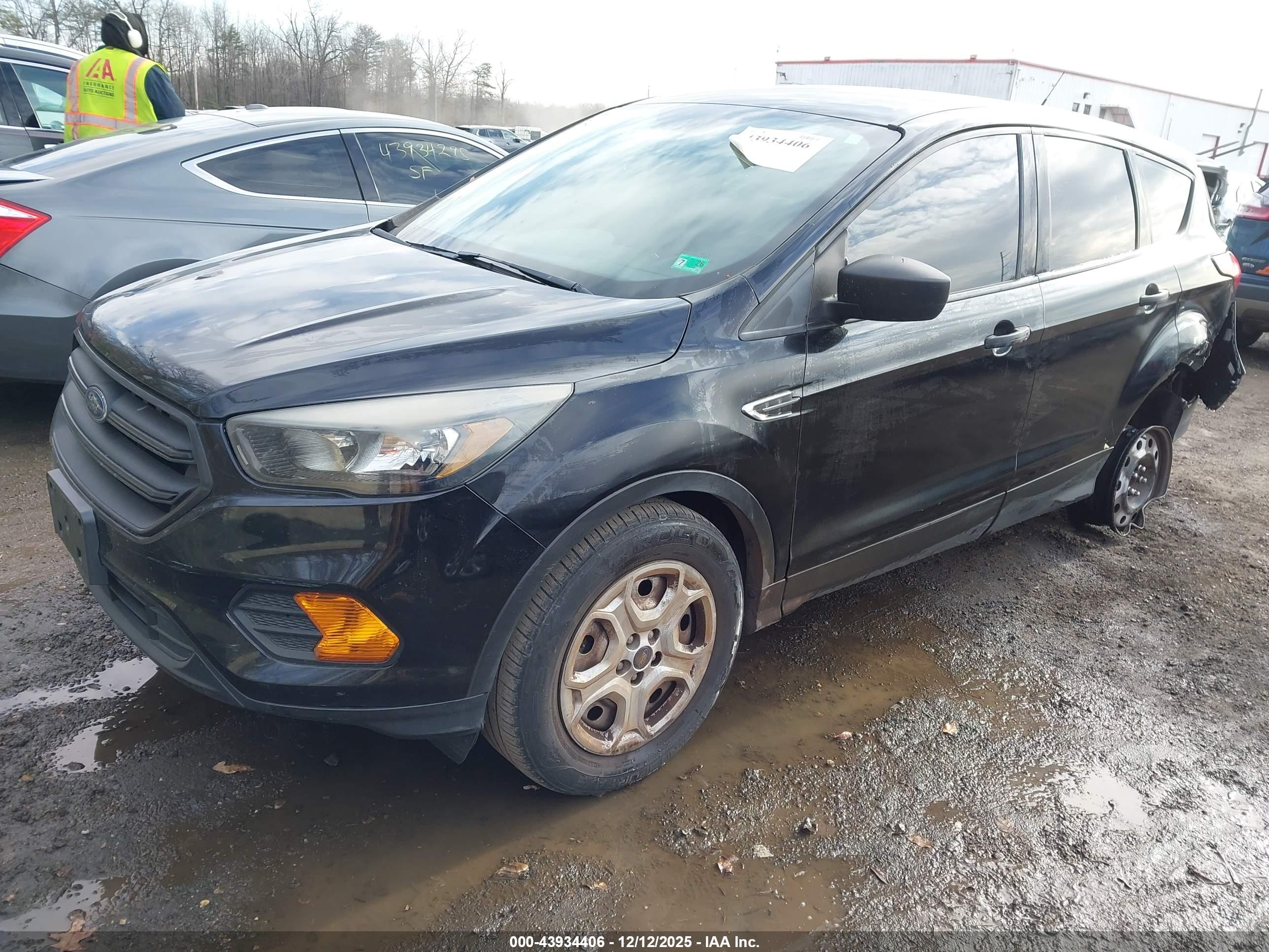 FORD ESCAPE image 2