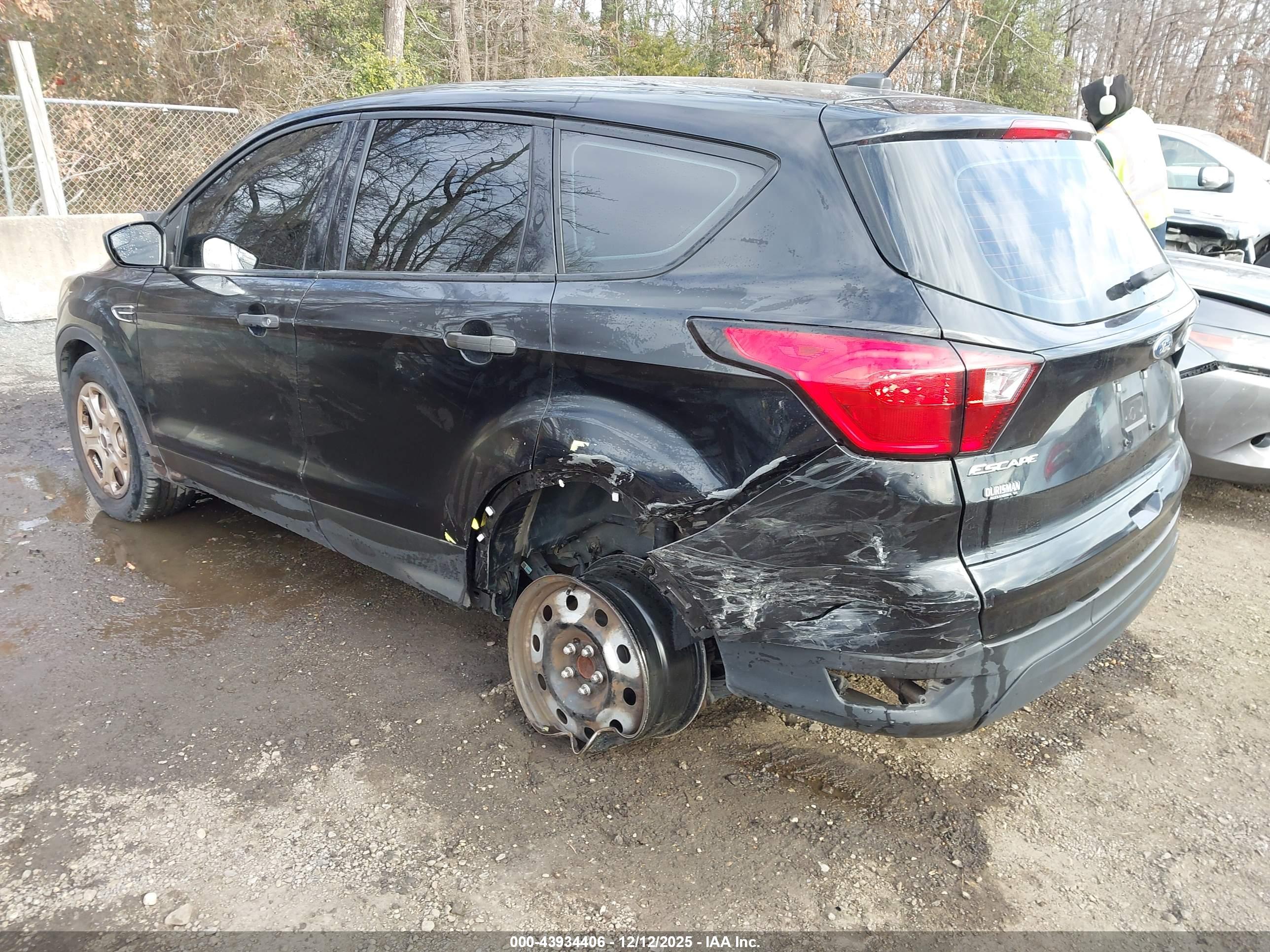 FORD ESCAPE image 3