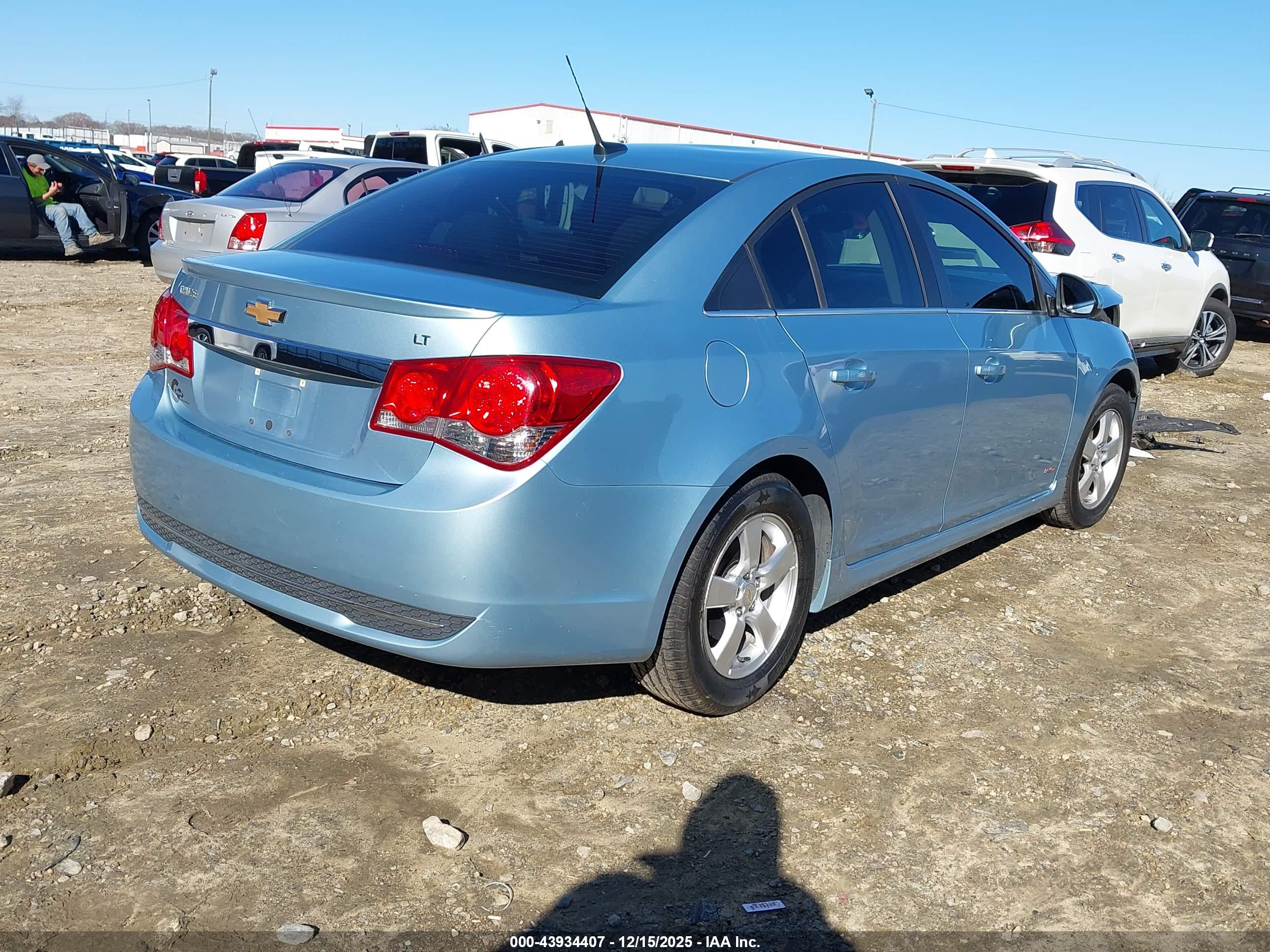 CHEVROLET CRUZE image 4
