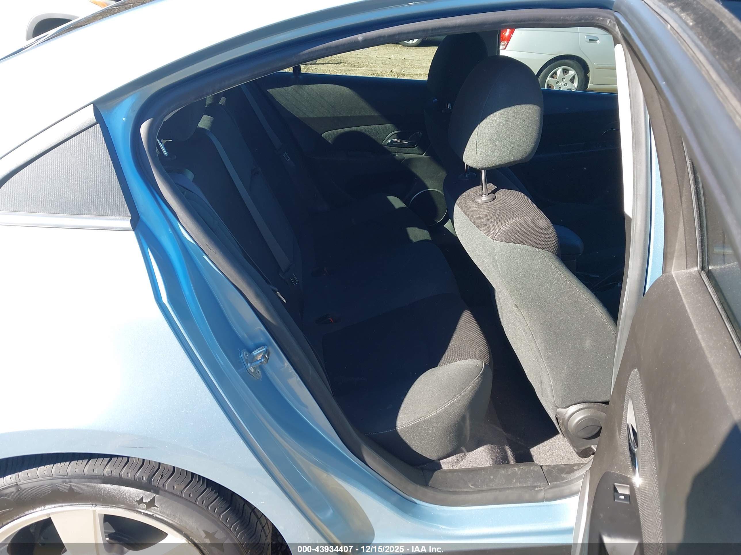 CHEVROLET CRUZE image 8