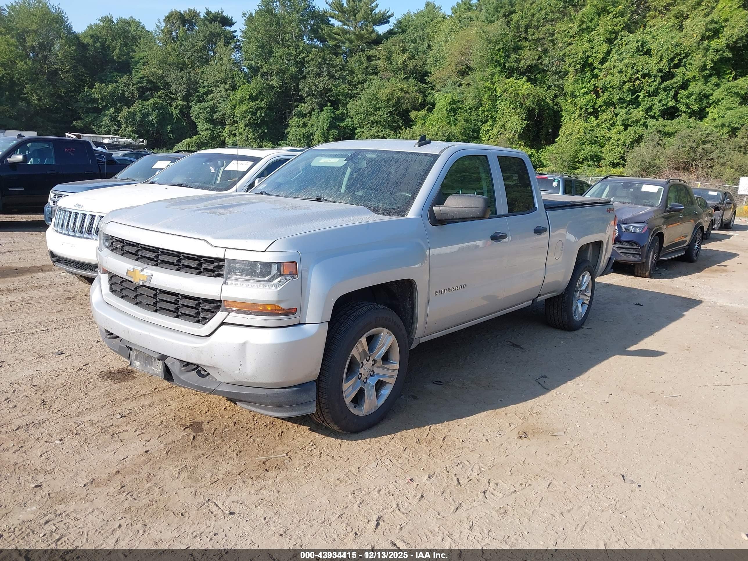 CHEVROLET SILVERADO image 2