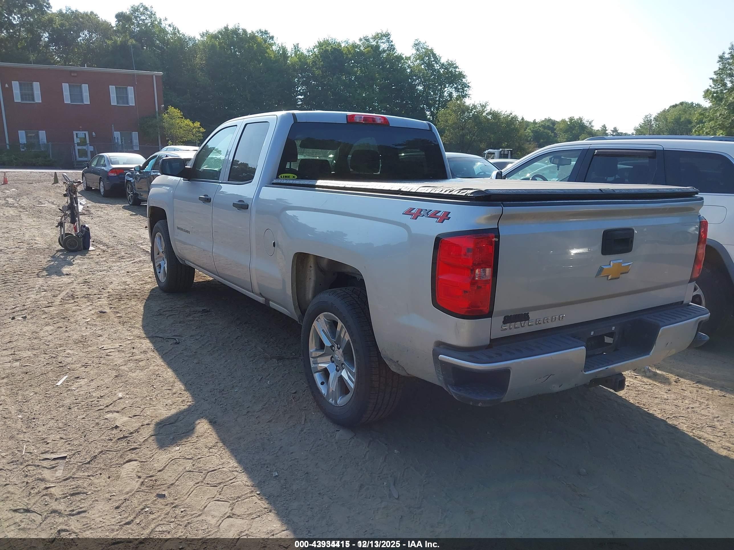 CHEVROLET SILVERADO image 3