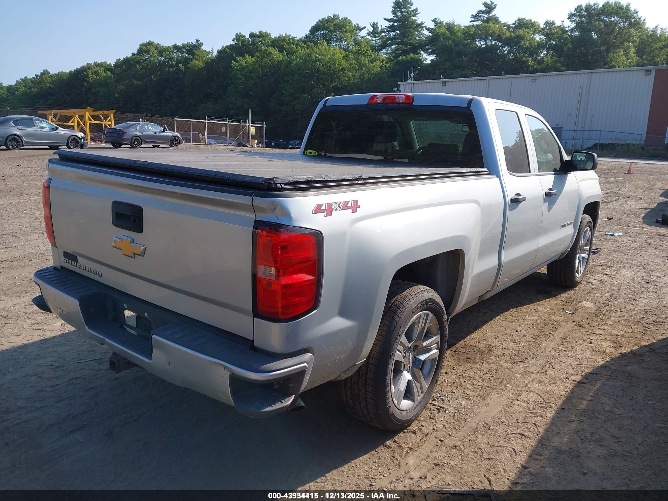 CHEVROLET SILVERADO image 4