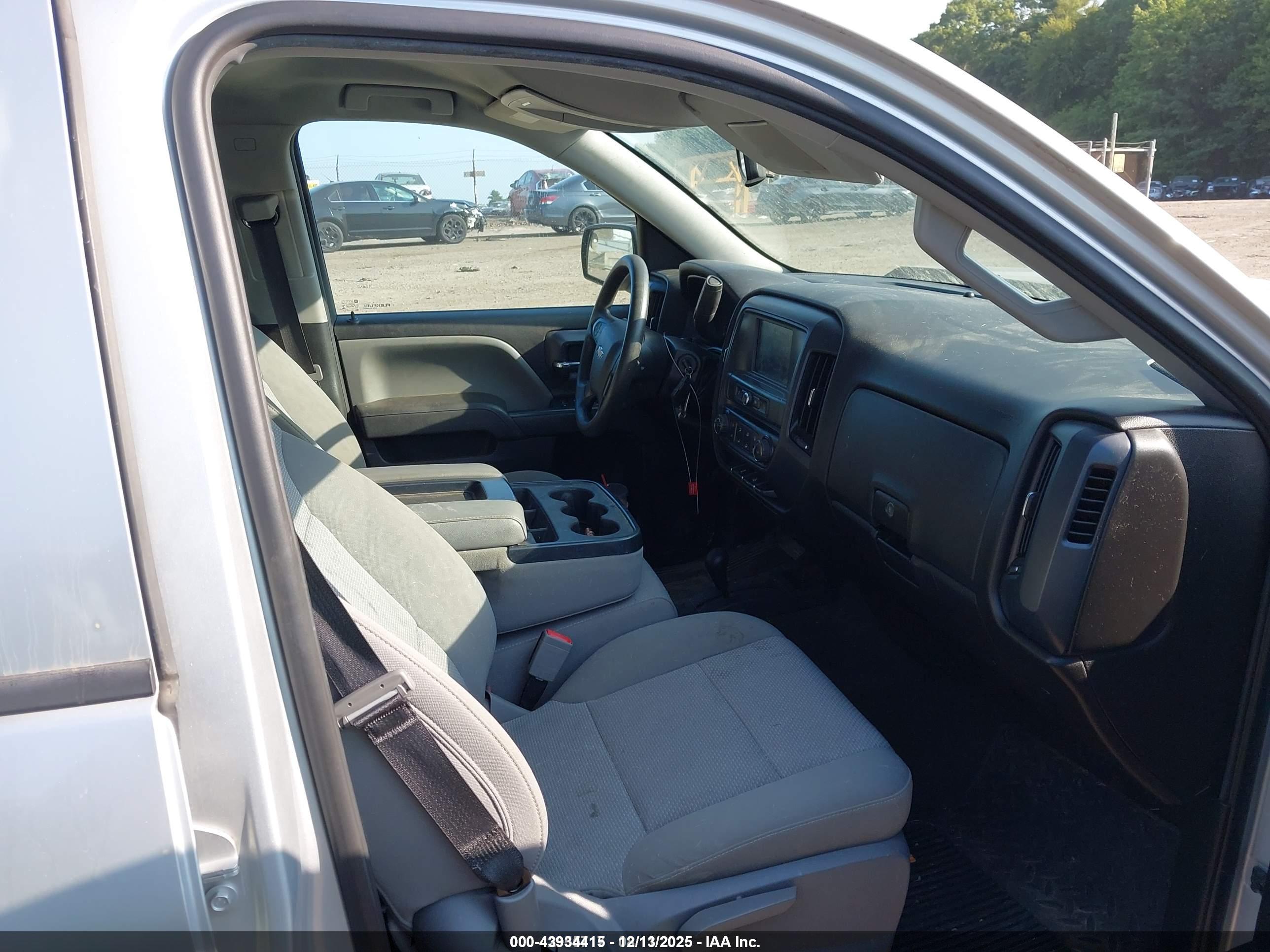 CHEVROLET SILVERADO image 5