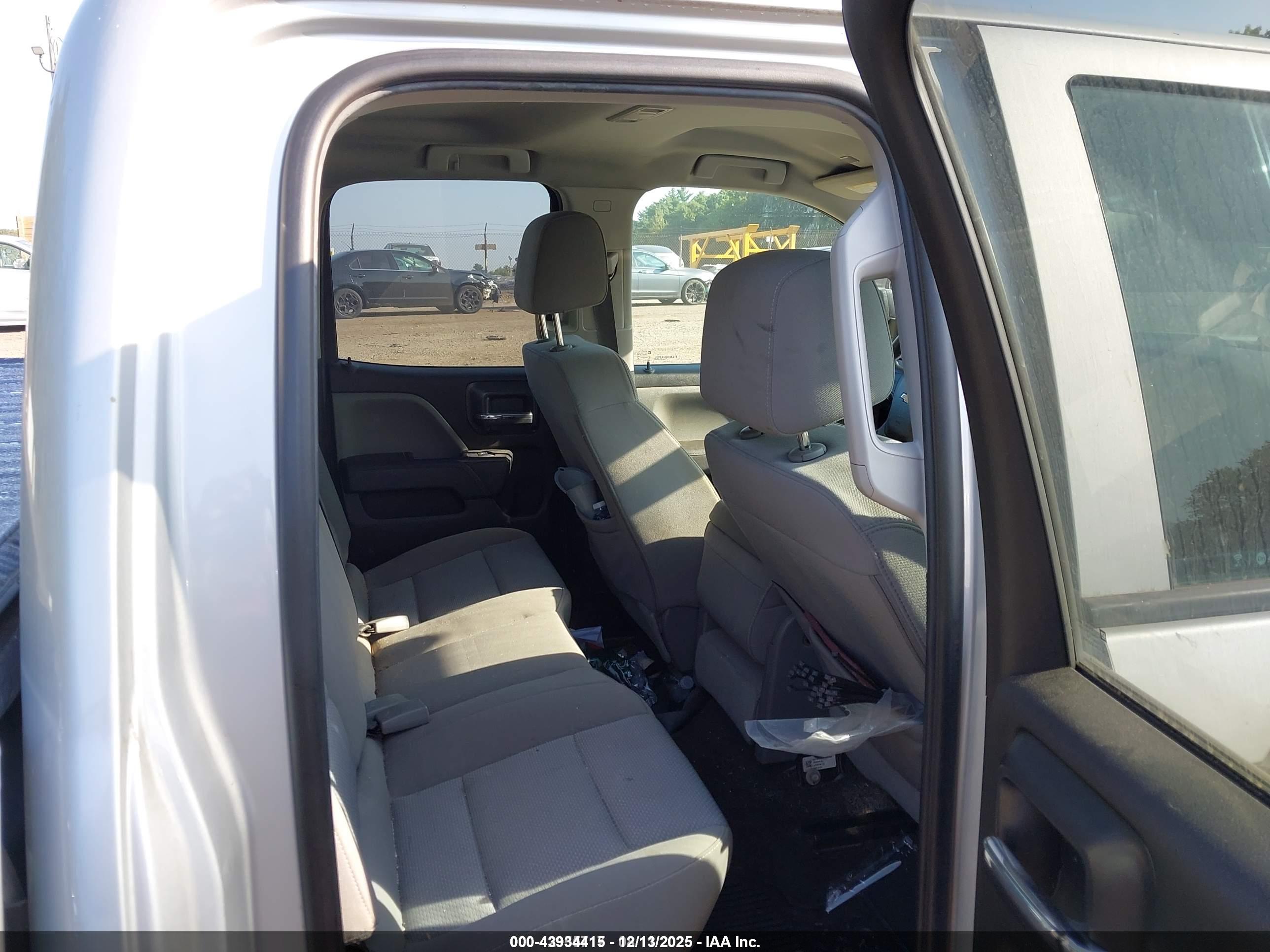 CHEVROLET SILVERADO image 8