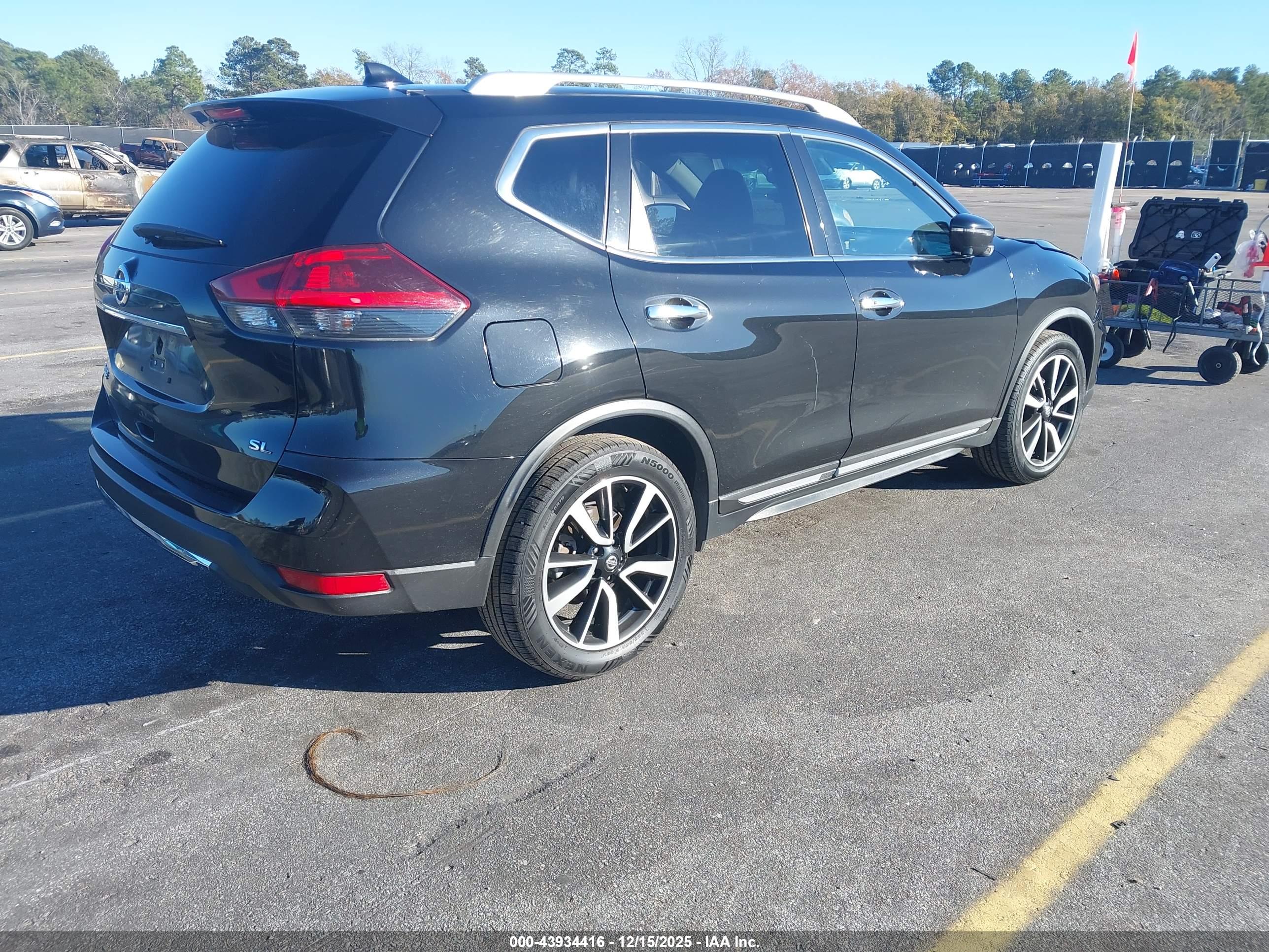 NISSAN ROGUE image 4