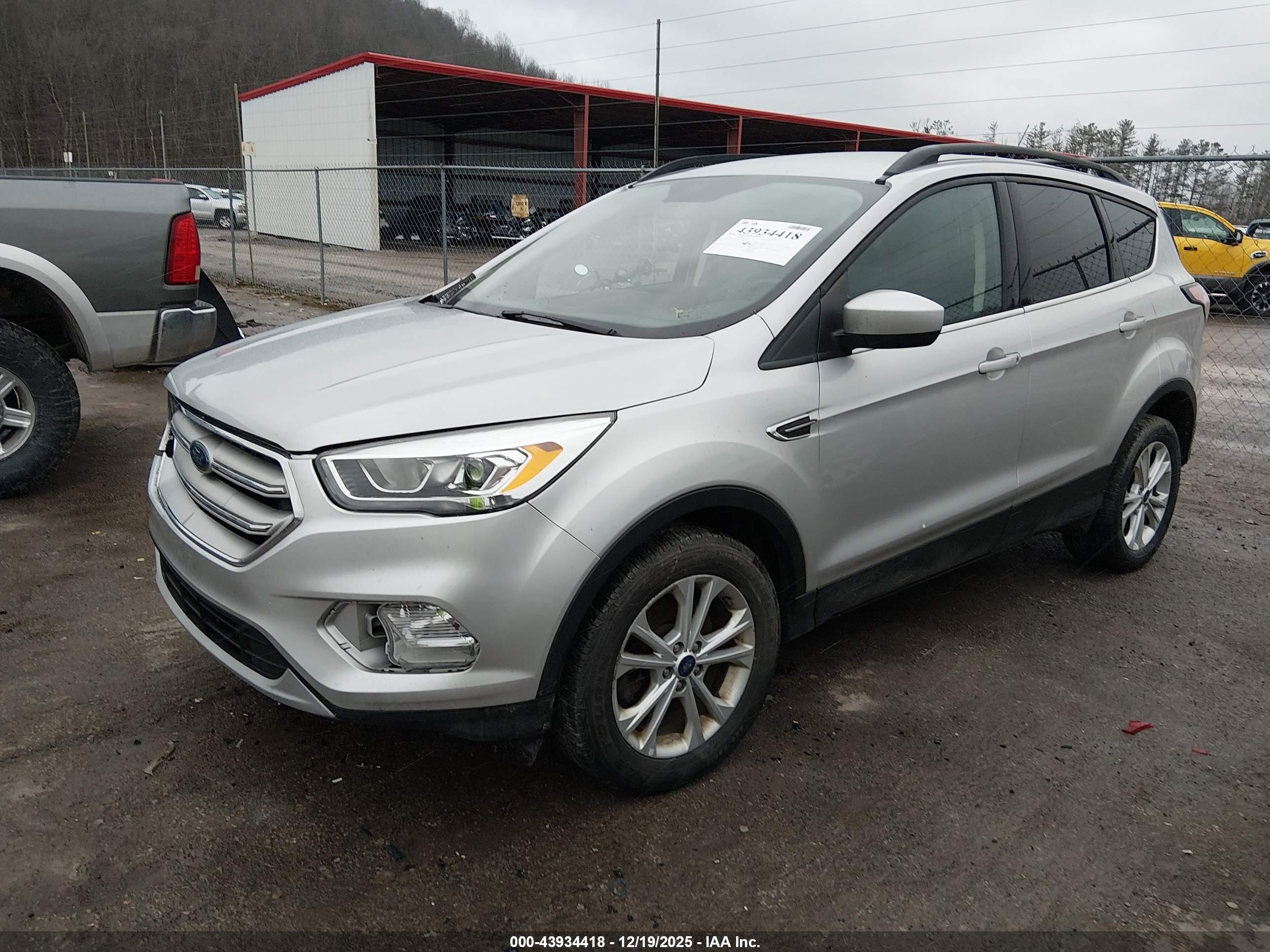 FORD ESCAPE image 2