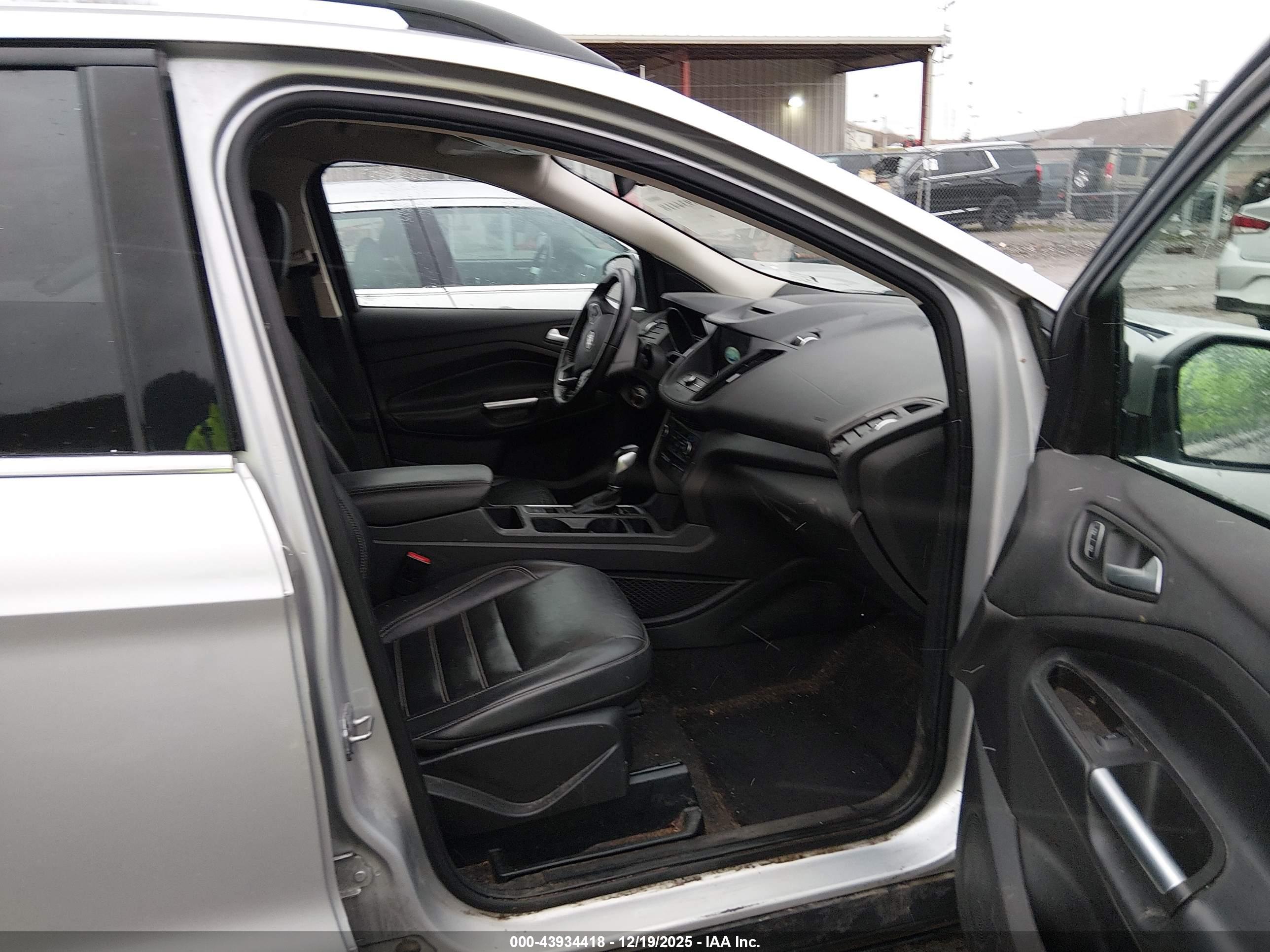 FORD ESCAPE image 5