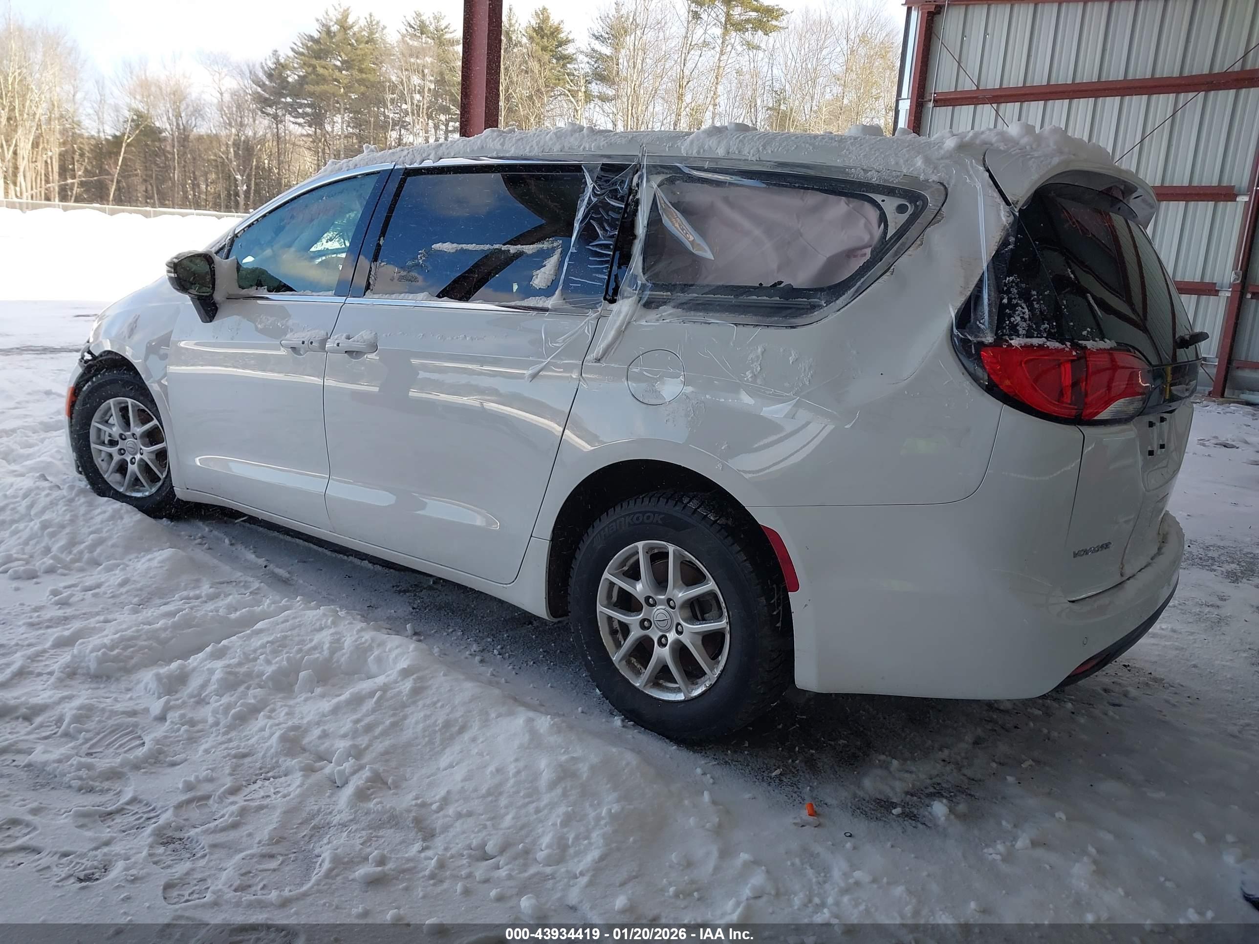 CHRYSLER VOYAGER image 3