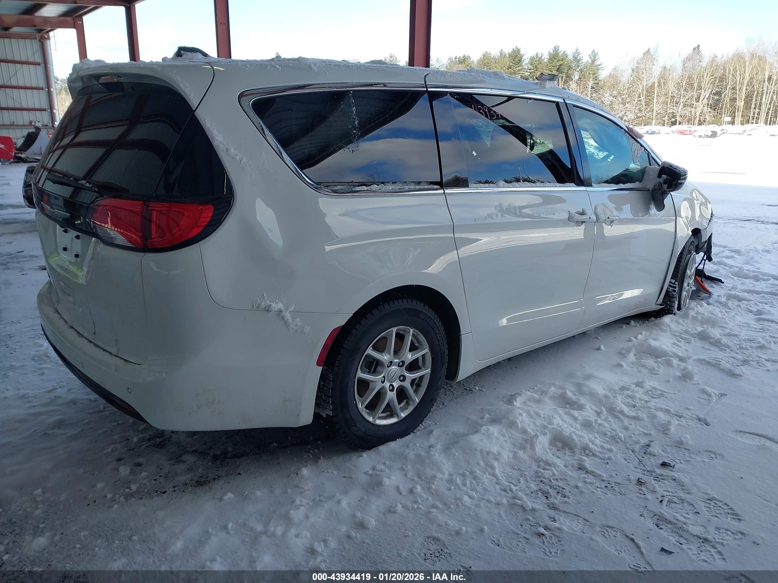 CHRYSLER VOYAGER image 4
