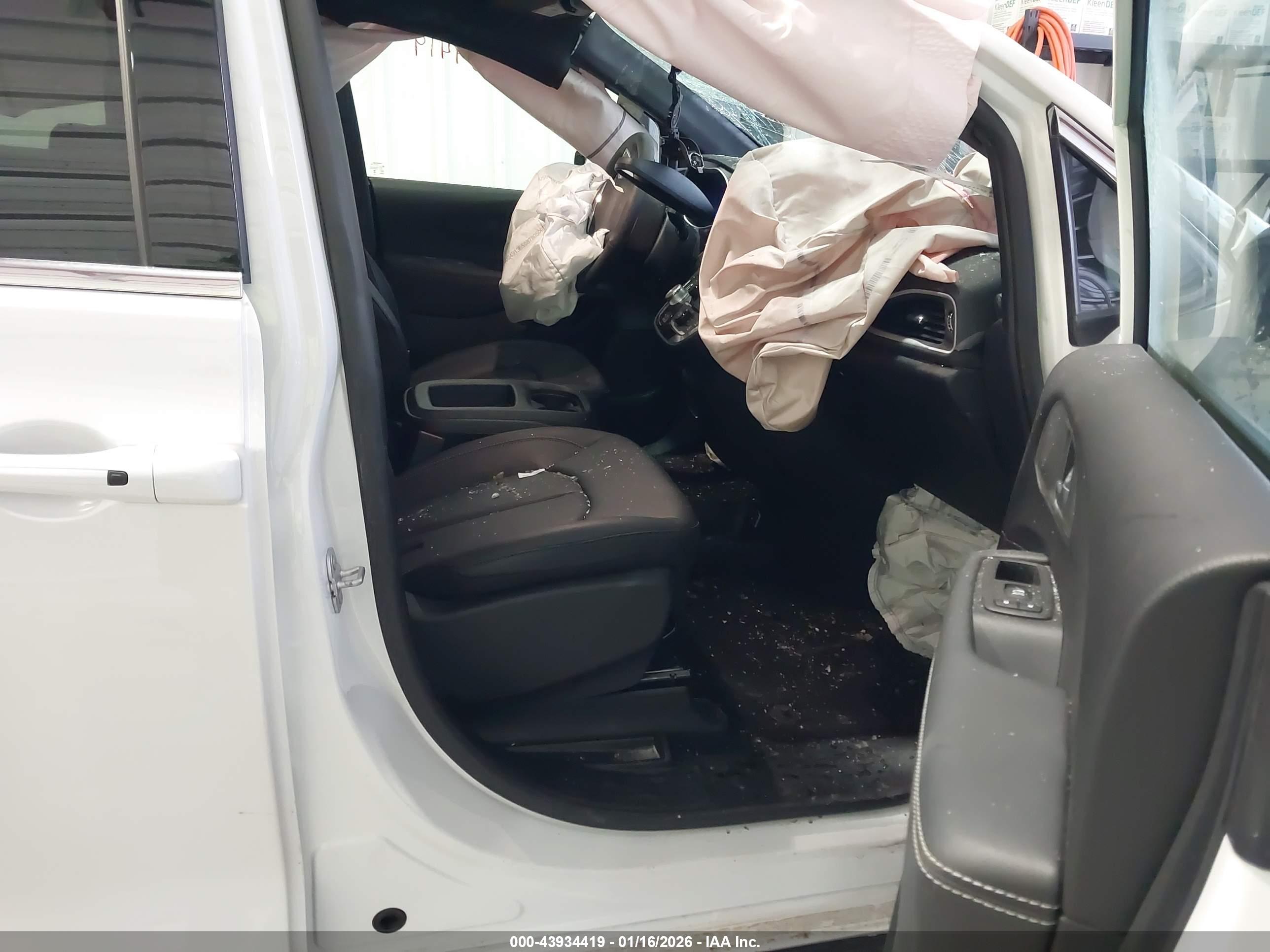 CHRYSLER VOYAGER image 5