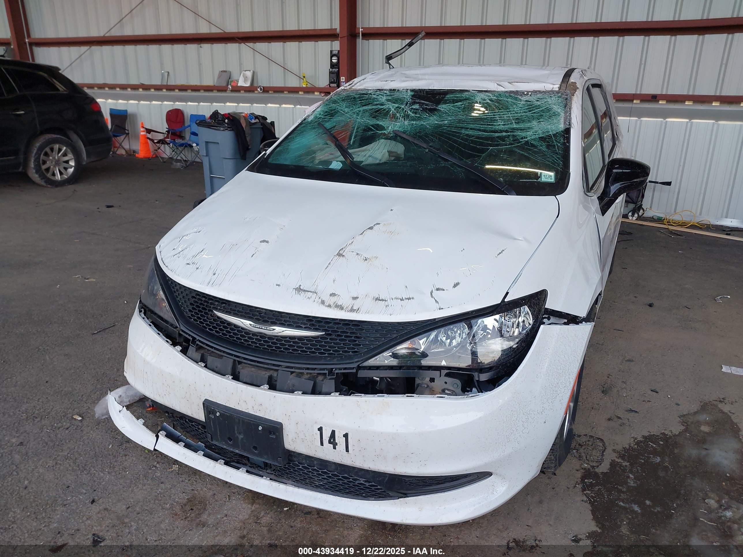 CHRYSLER VOYAGER image 6