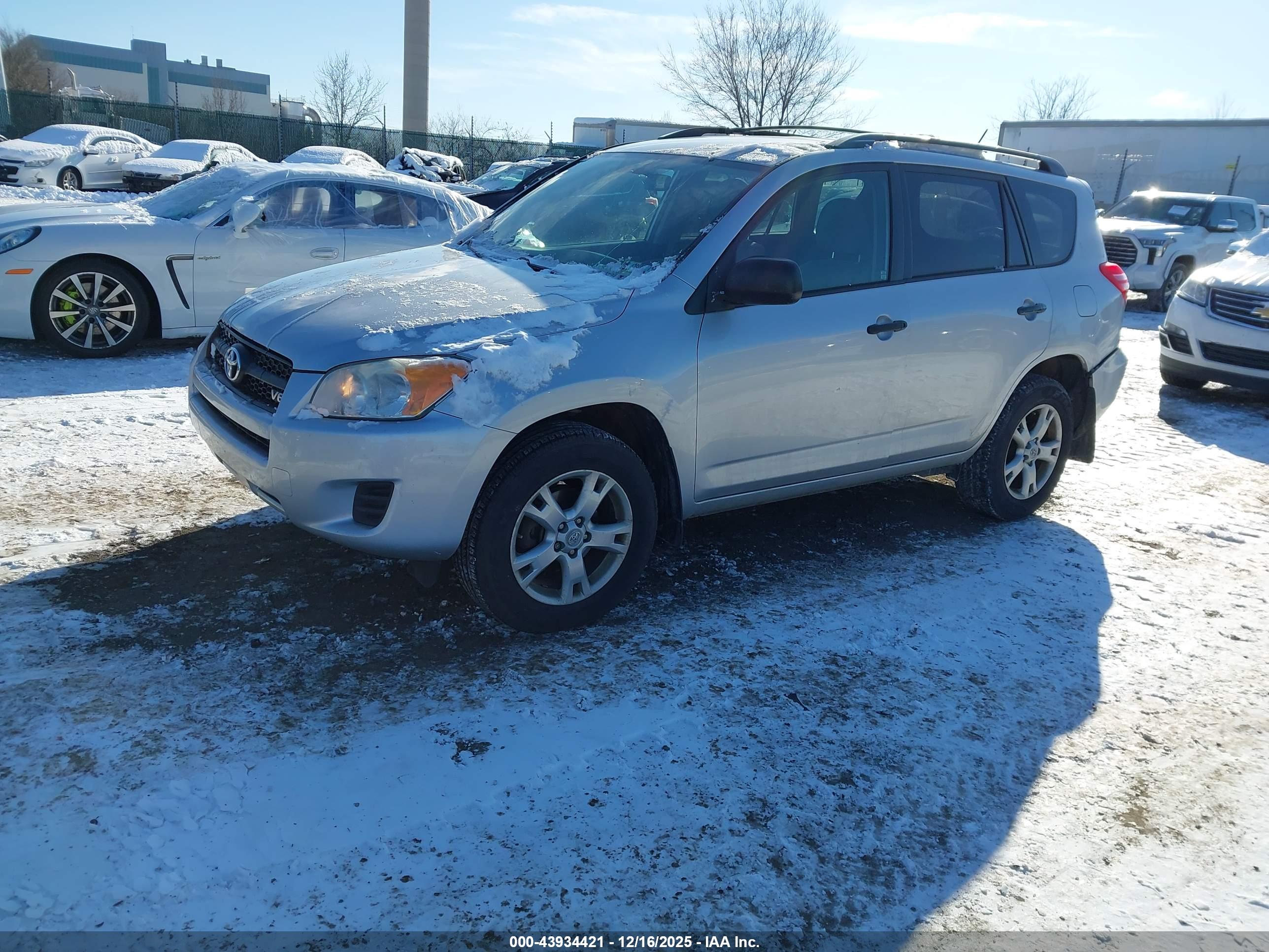 TOYOTA RAV4 image 2