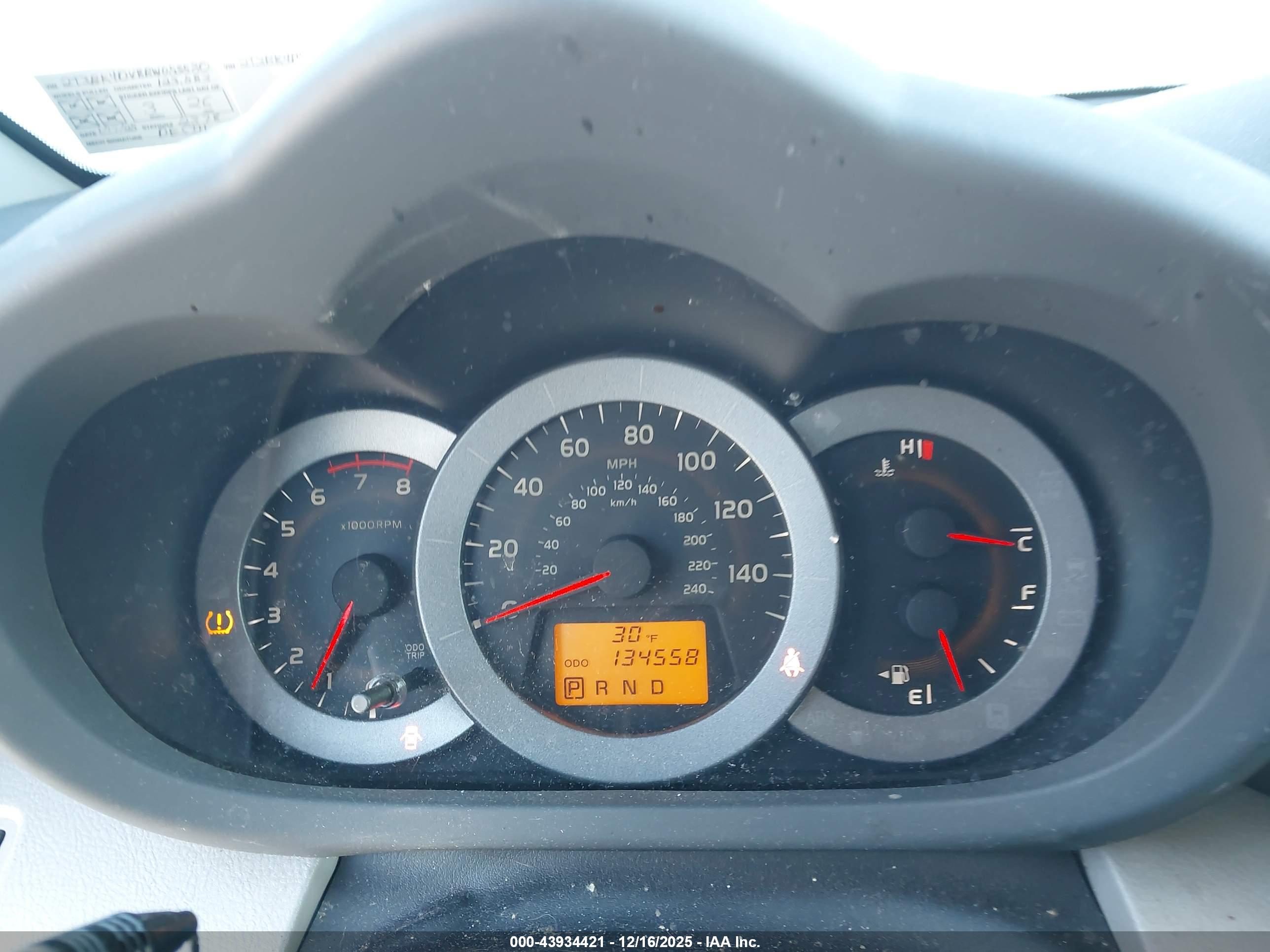 TOYOTA RAV4 image 7