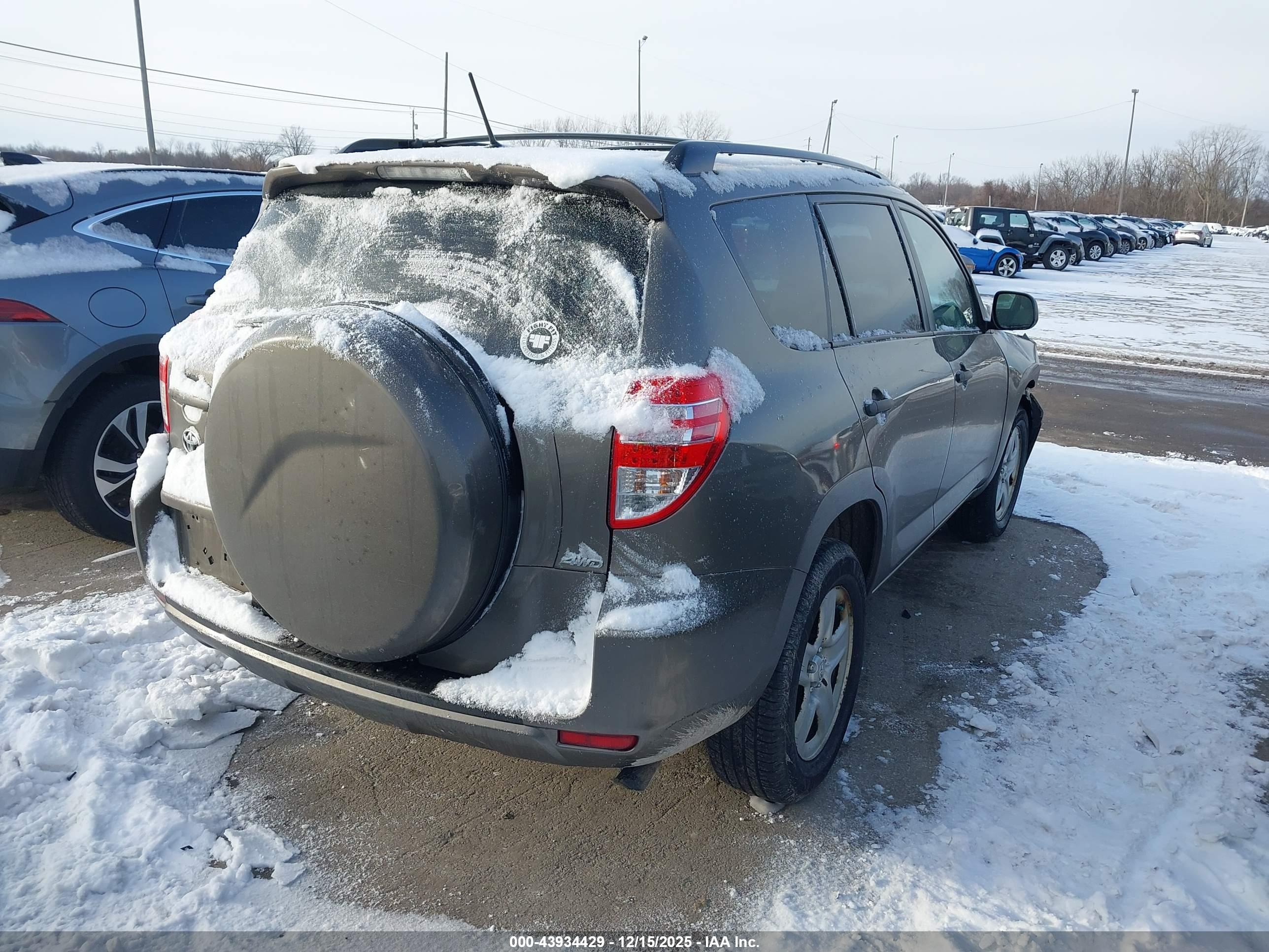 TOYOTA RAV4 image 4