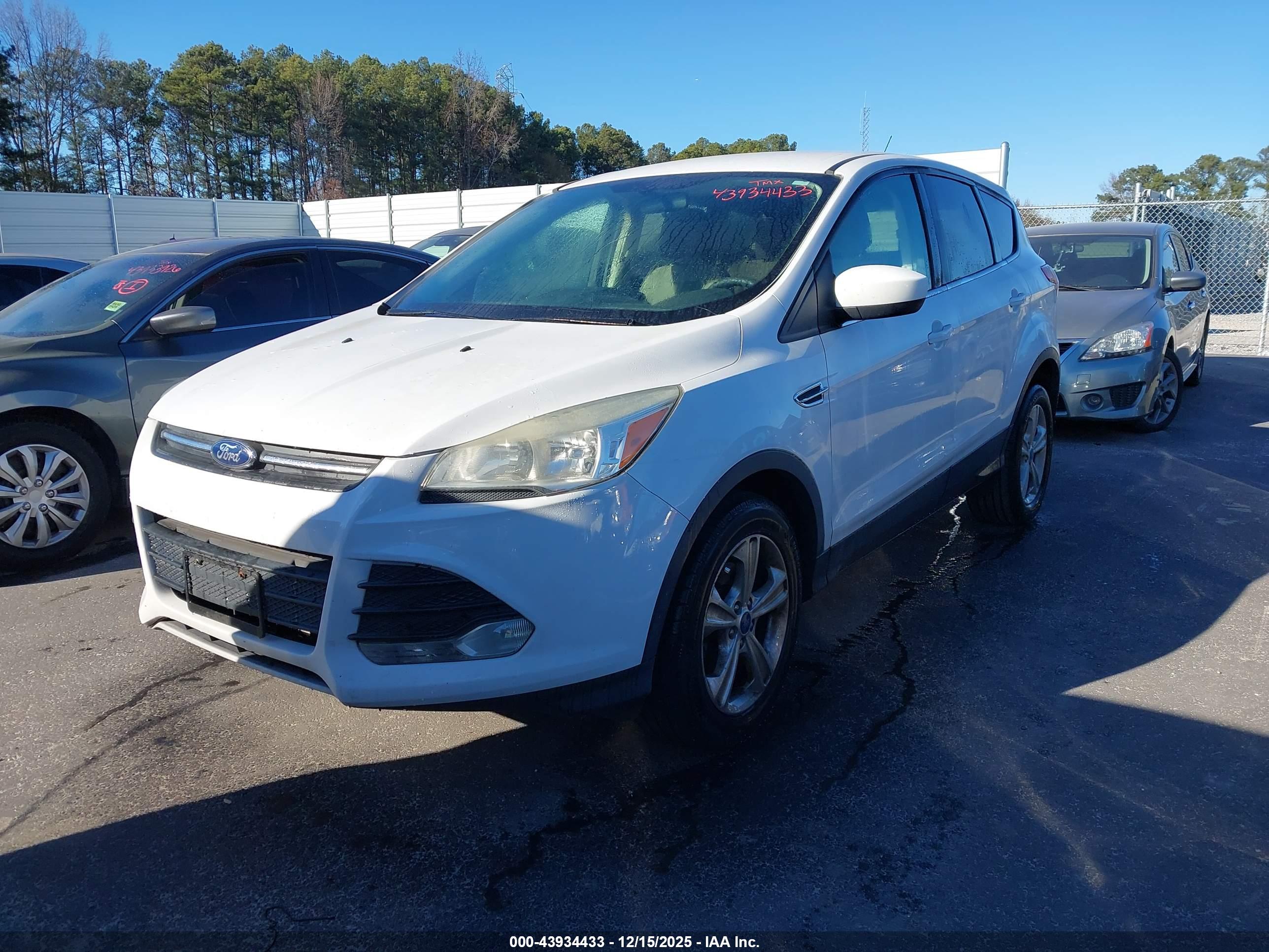 FORD ESCAPE image 2
