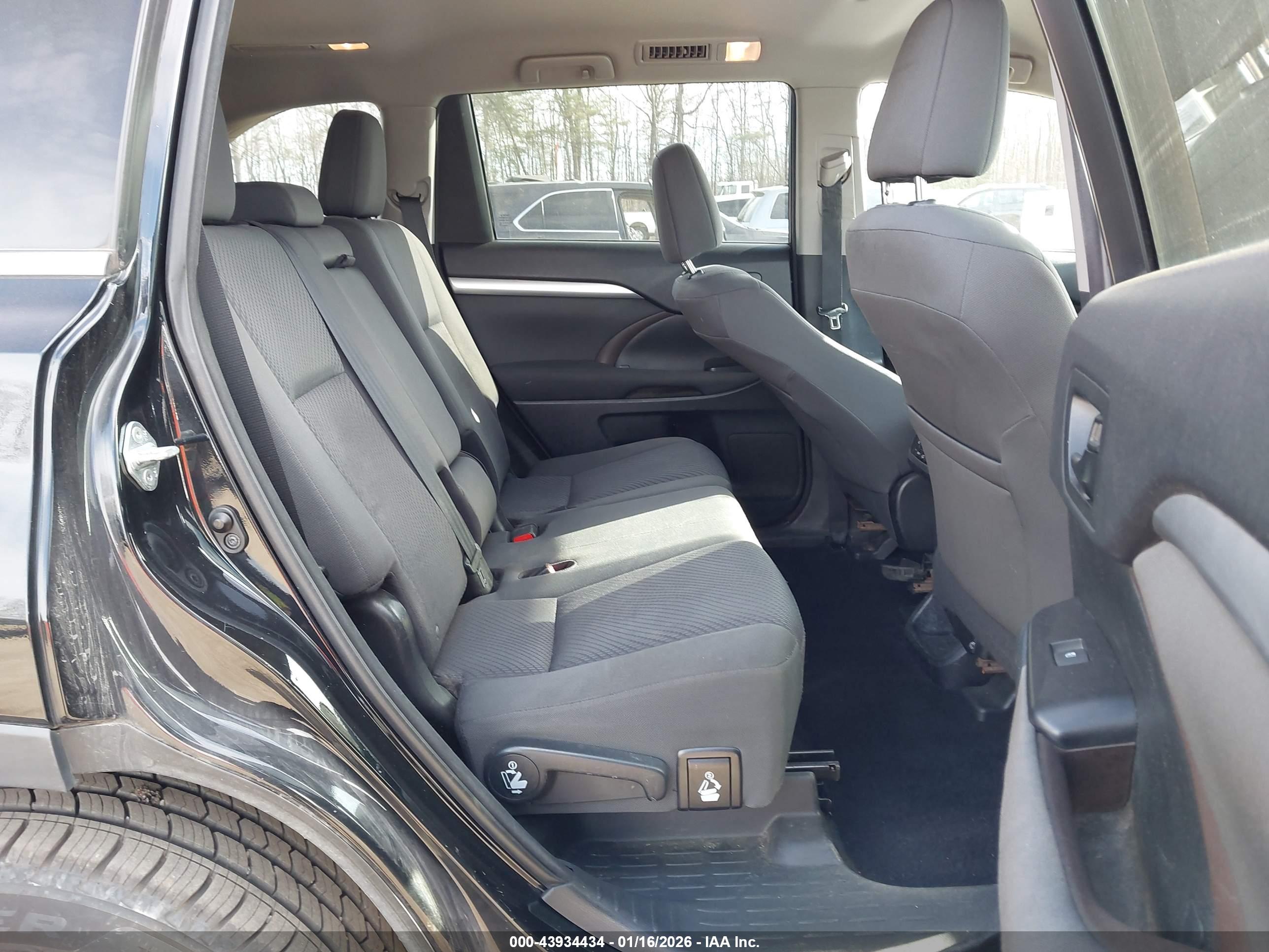 TOYOTA HIGHLANDER image 8