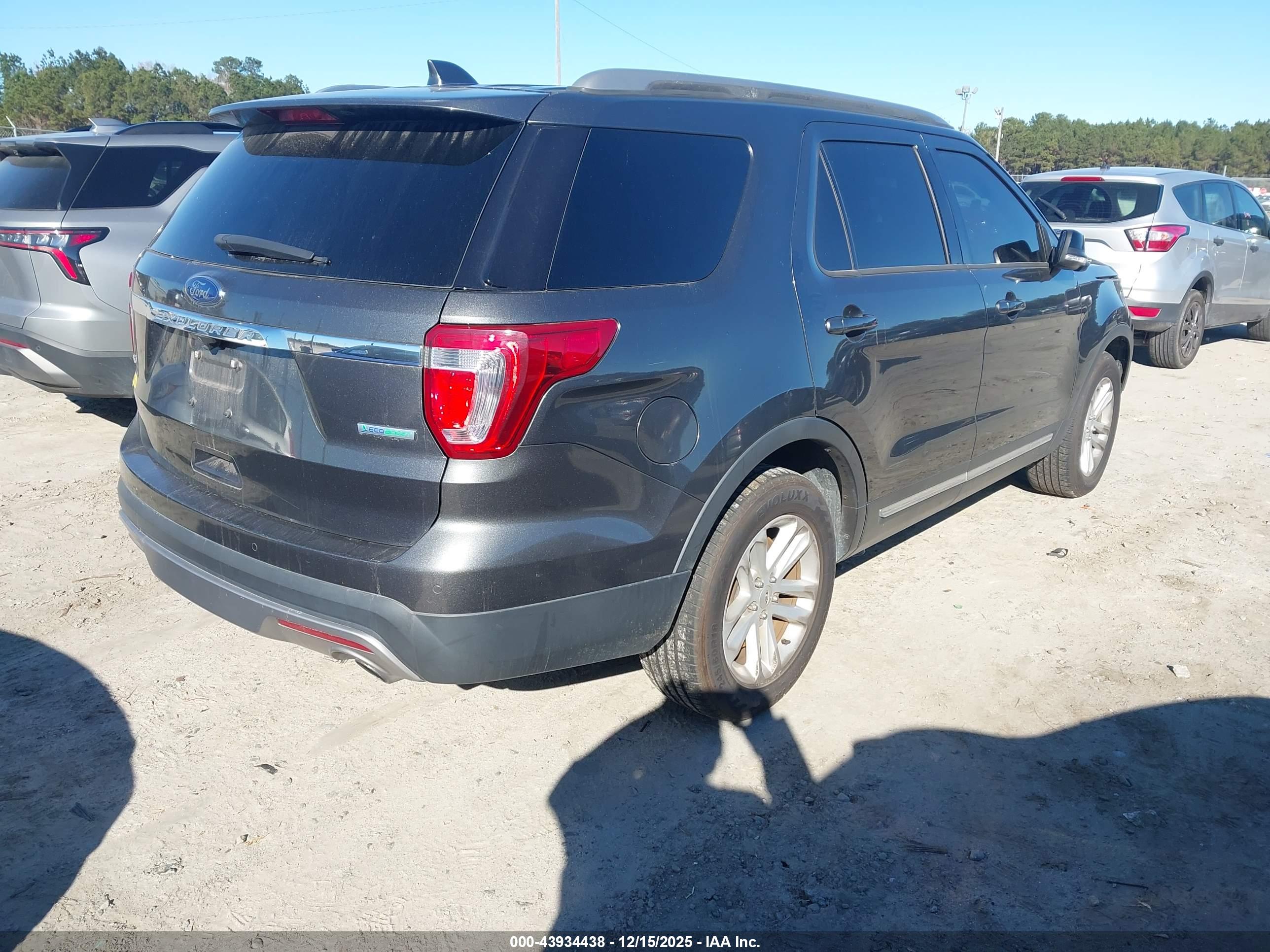FORD EXPLORER image 4