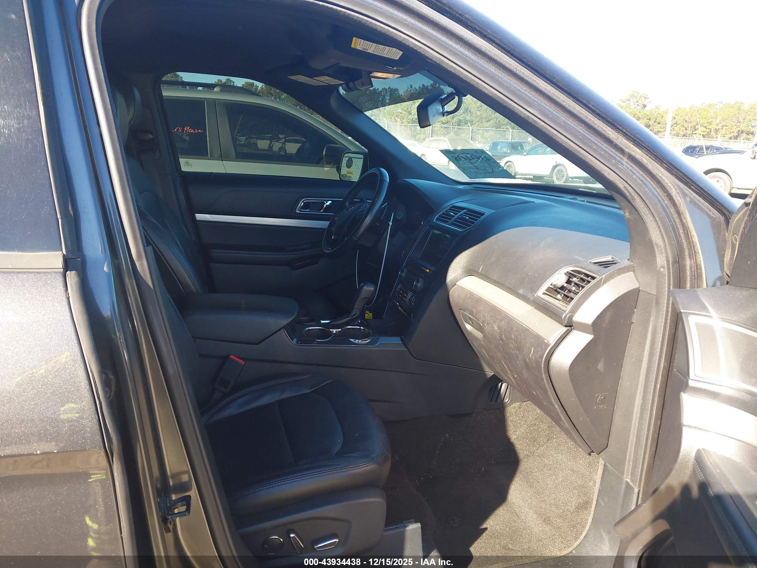 FORD EXPLORER image 5