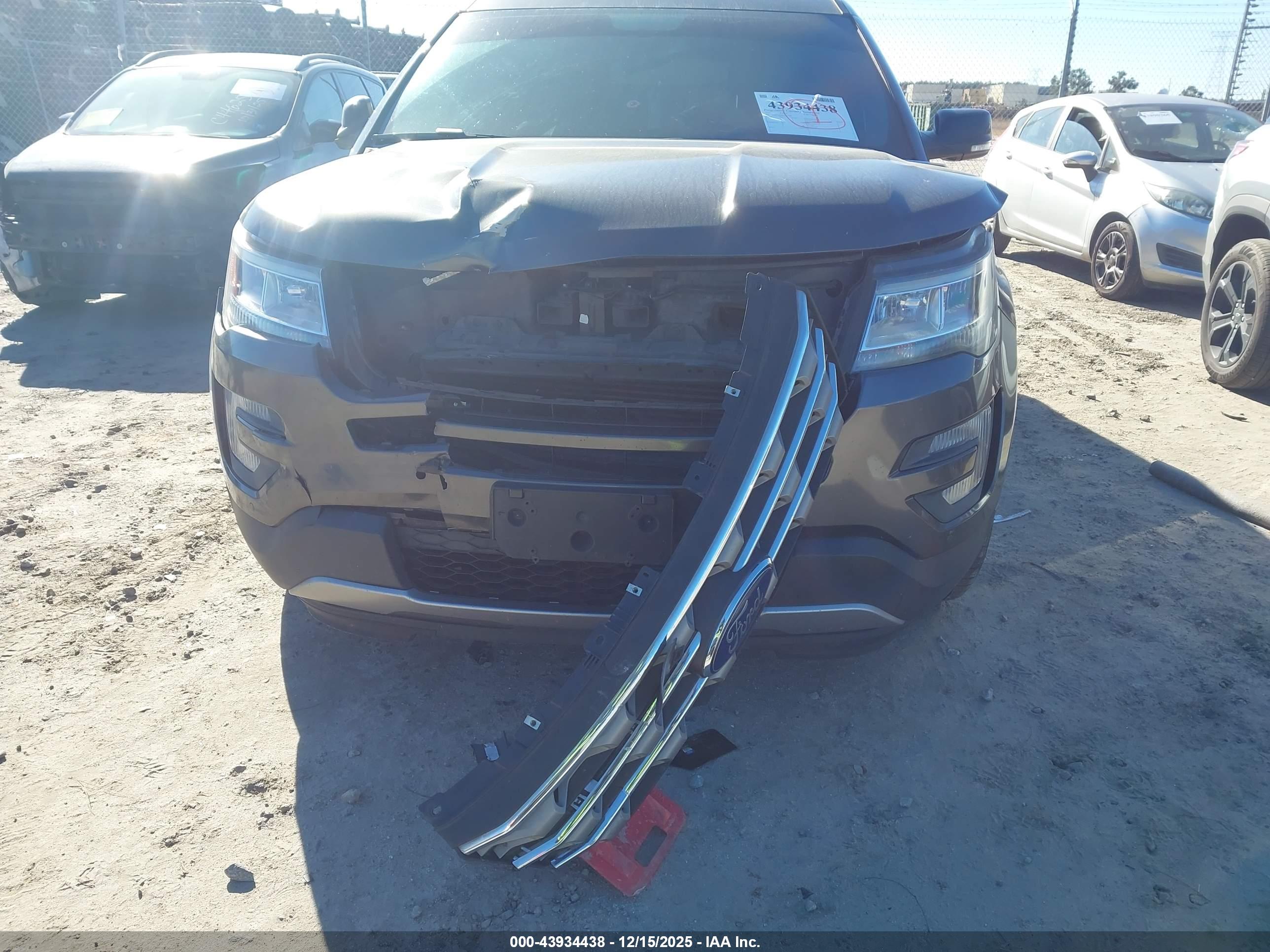 FORD EXPLORER image 6