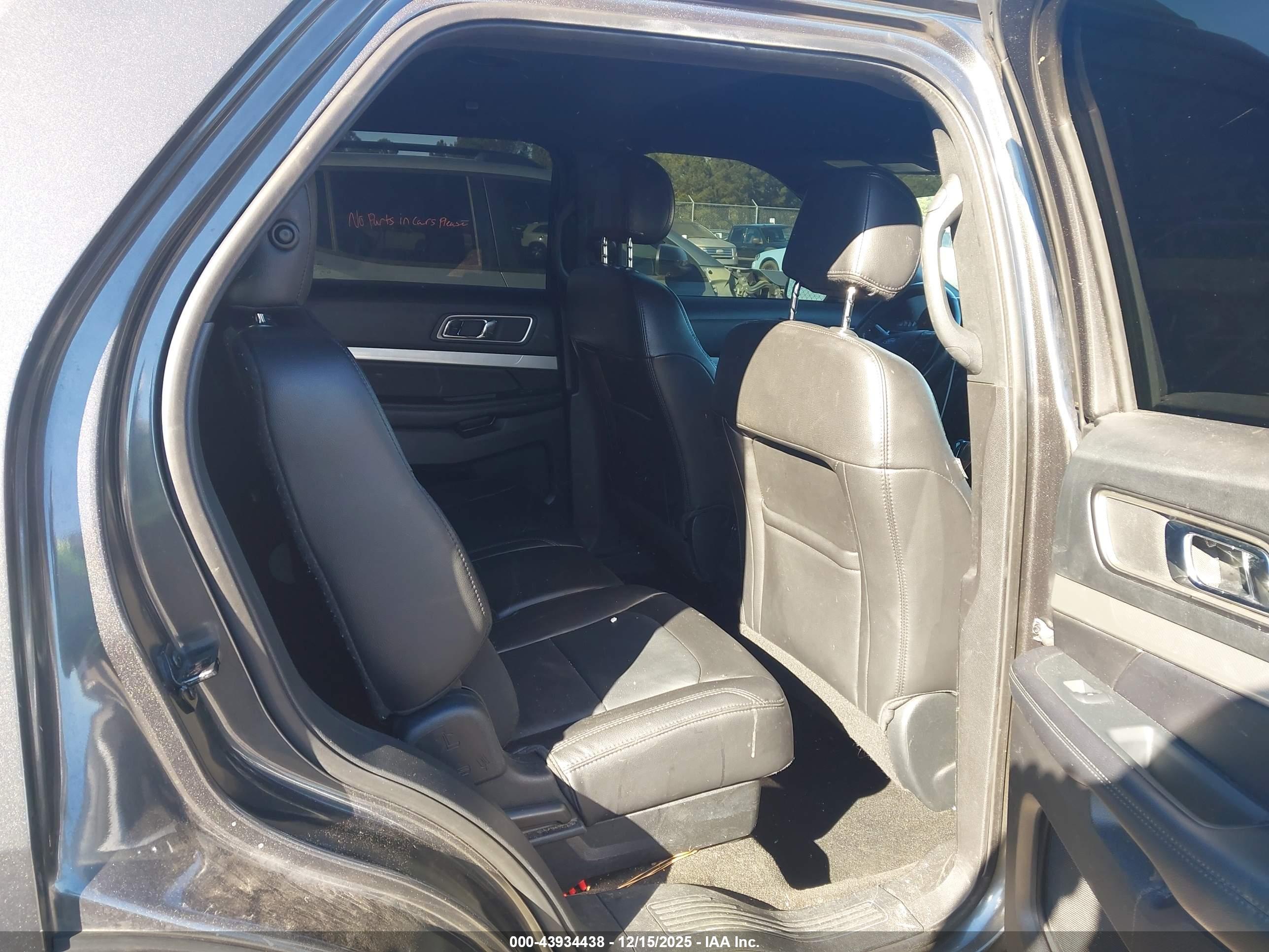 FORD EXPLORER image 8