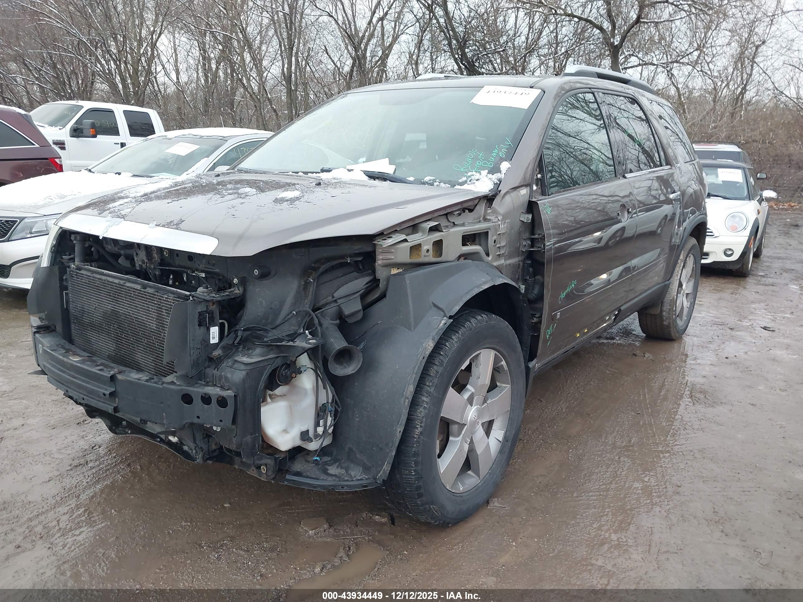 GMC ACADIA image 2