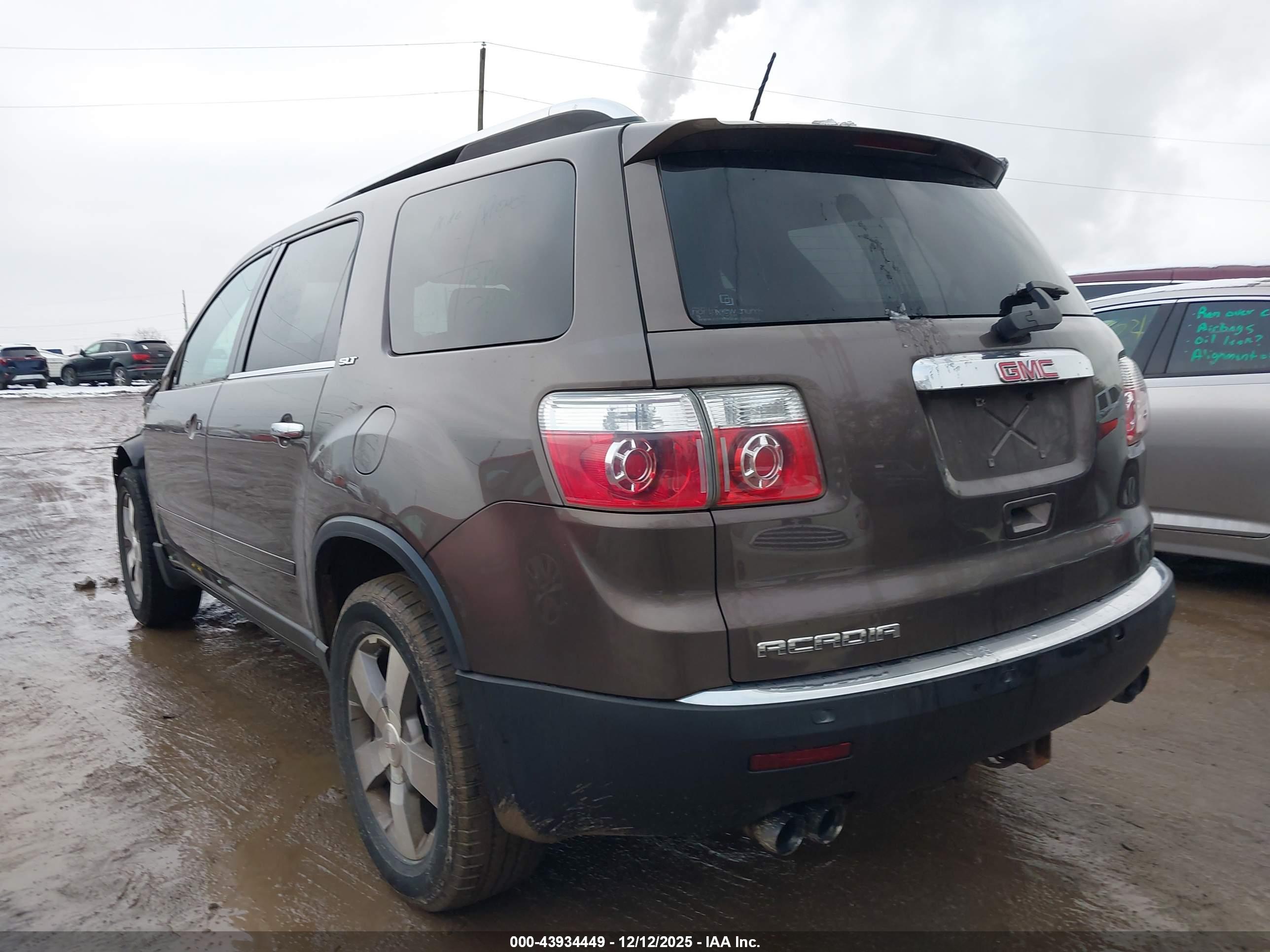 GMC ACADIA image 3