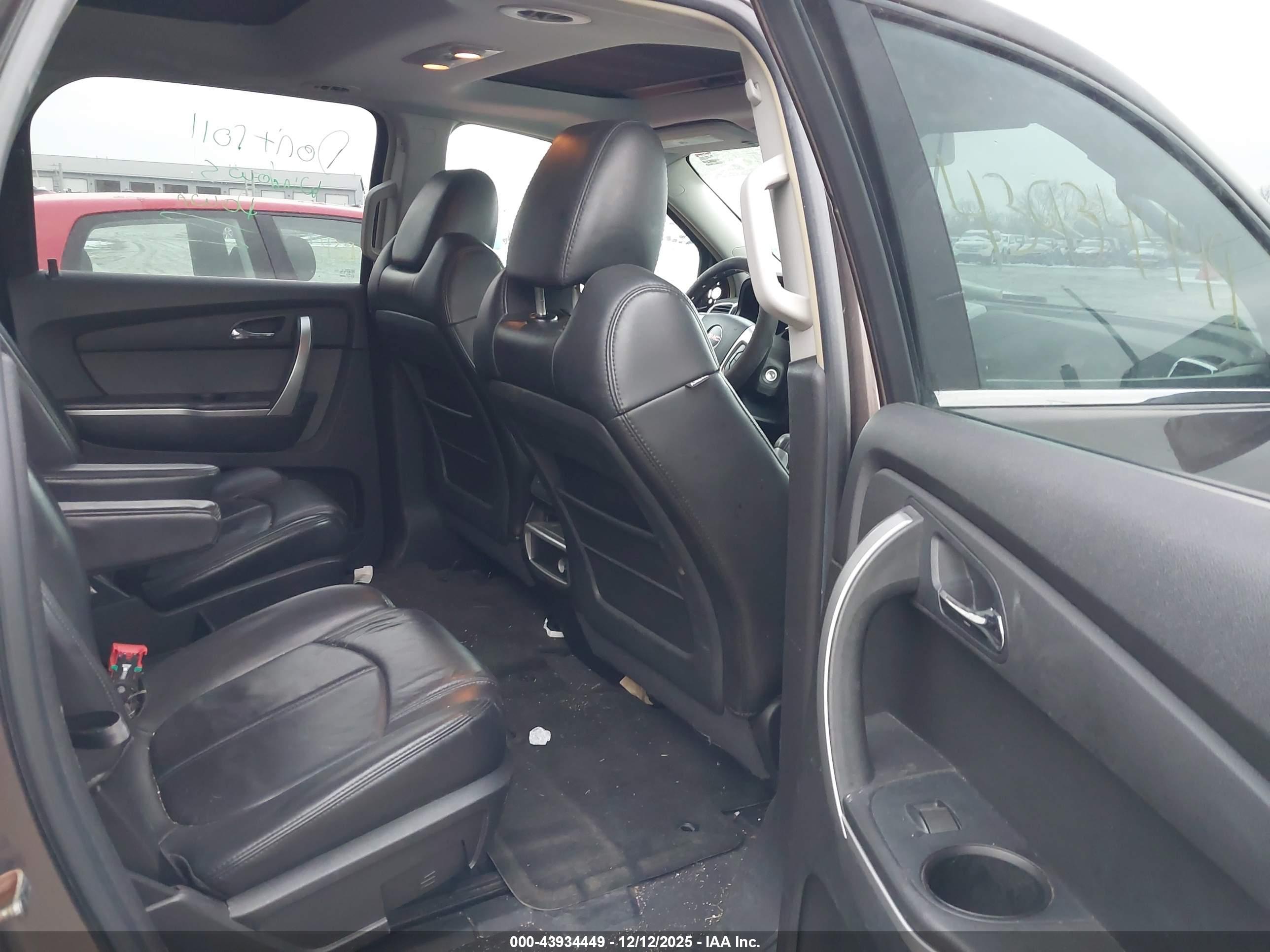 GMC ACADIA image 8