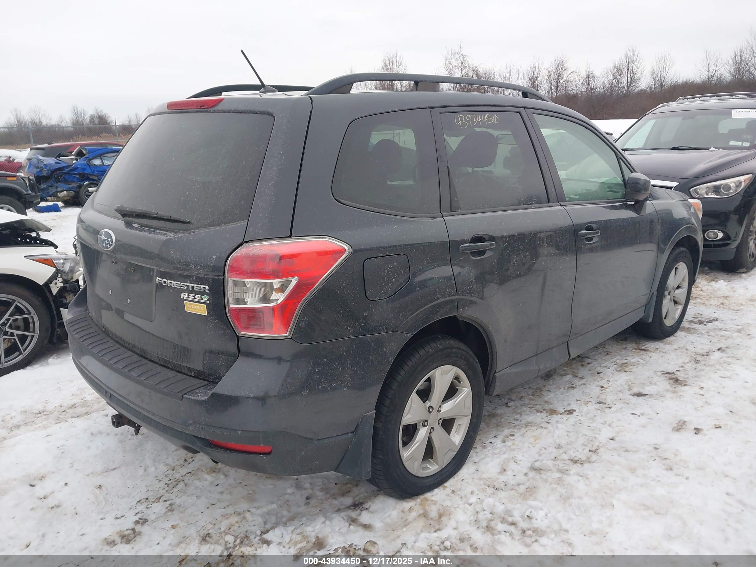 SUBARU FORESTER image 4