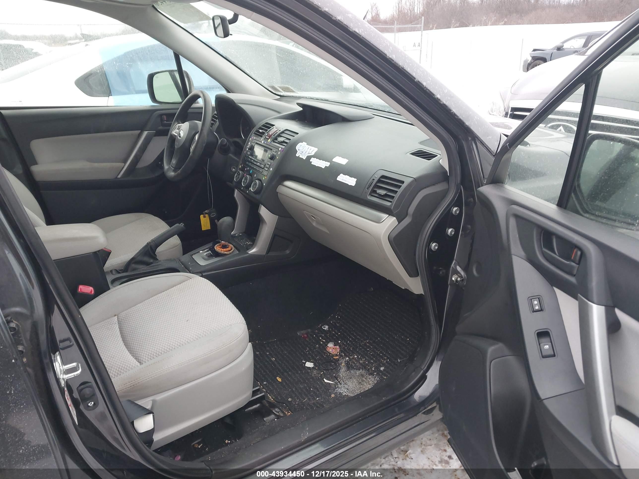SUBARU FORESTER image 5