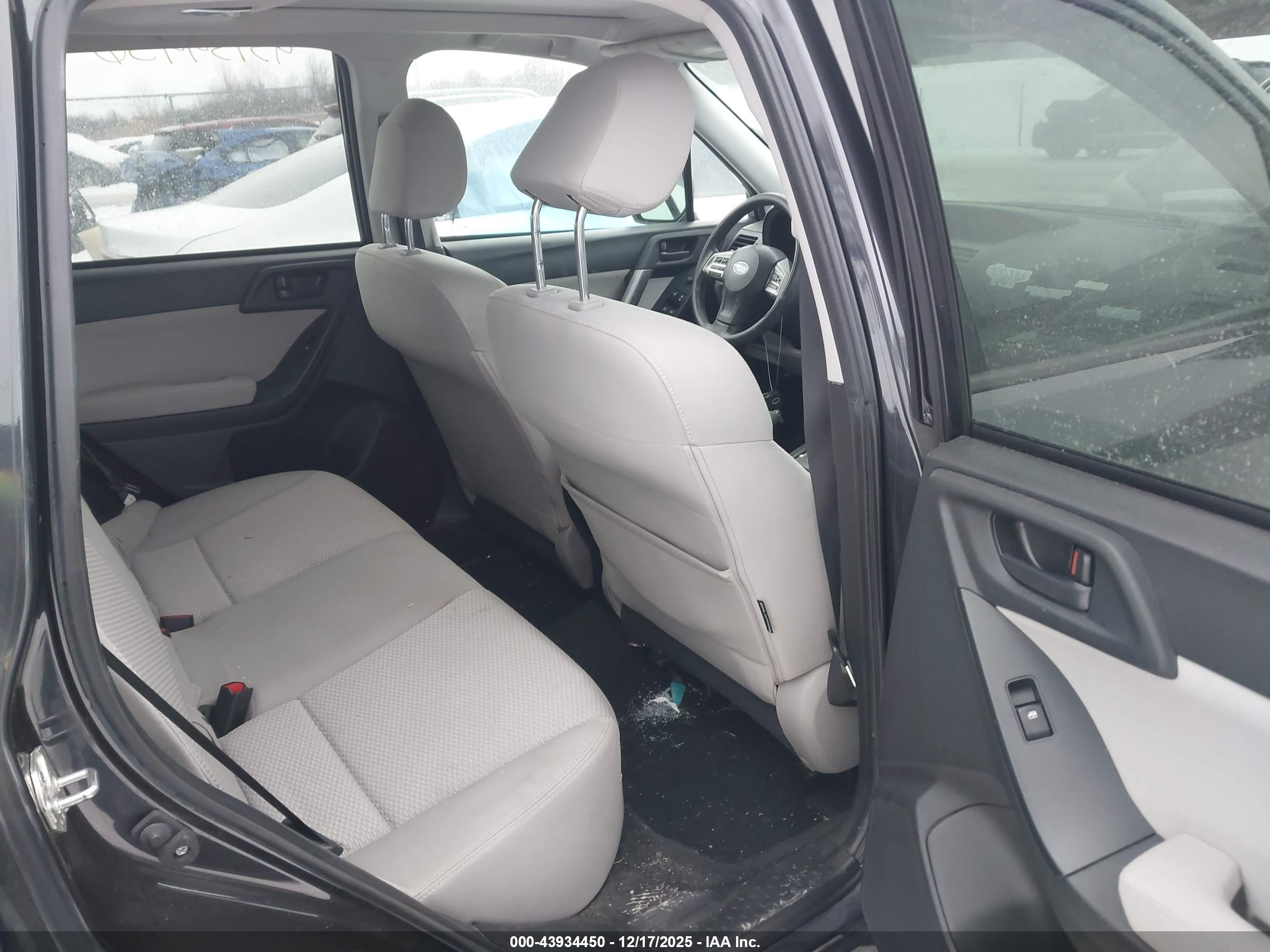 SUBARU FORESTER image 8