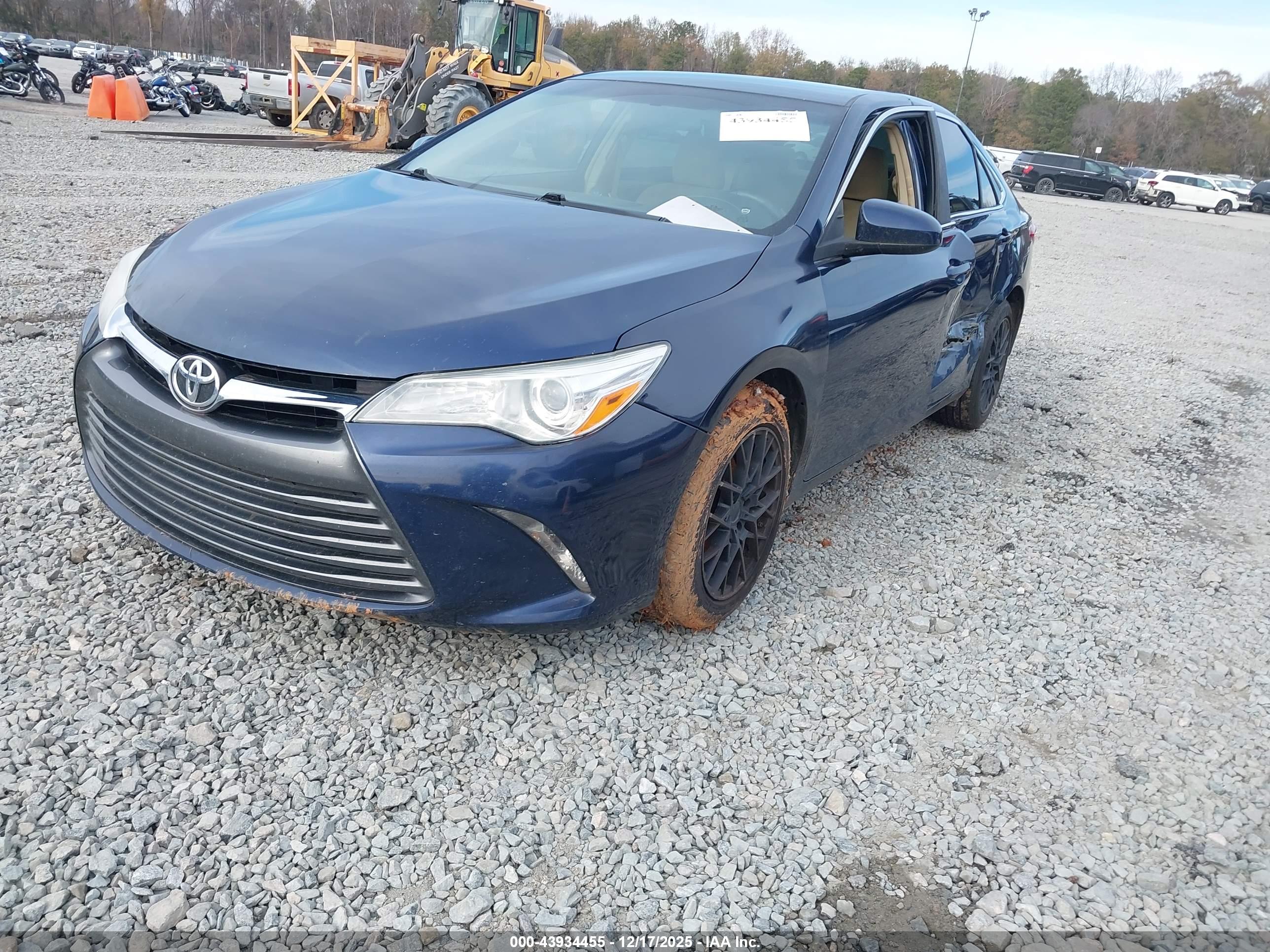 TOYOTA CAMRY image 2