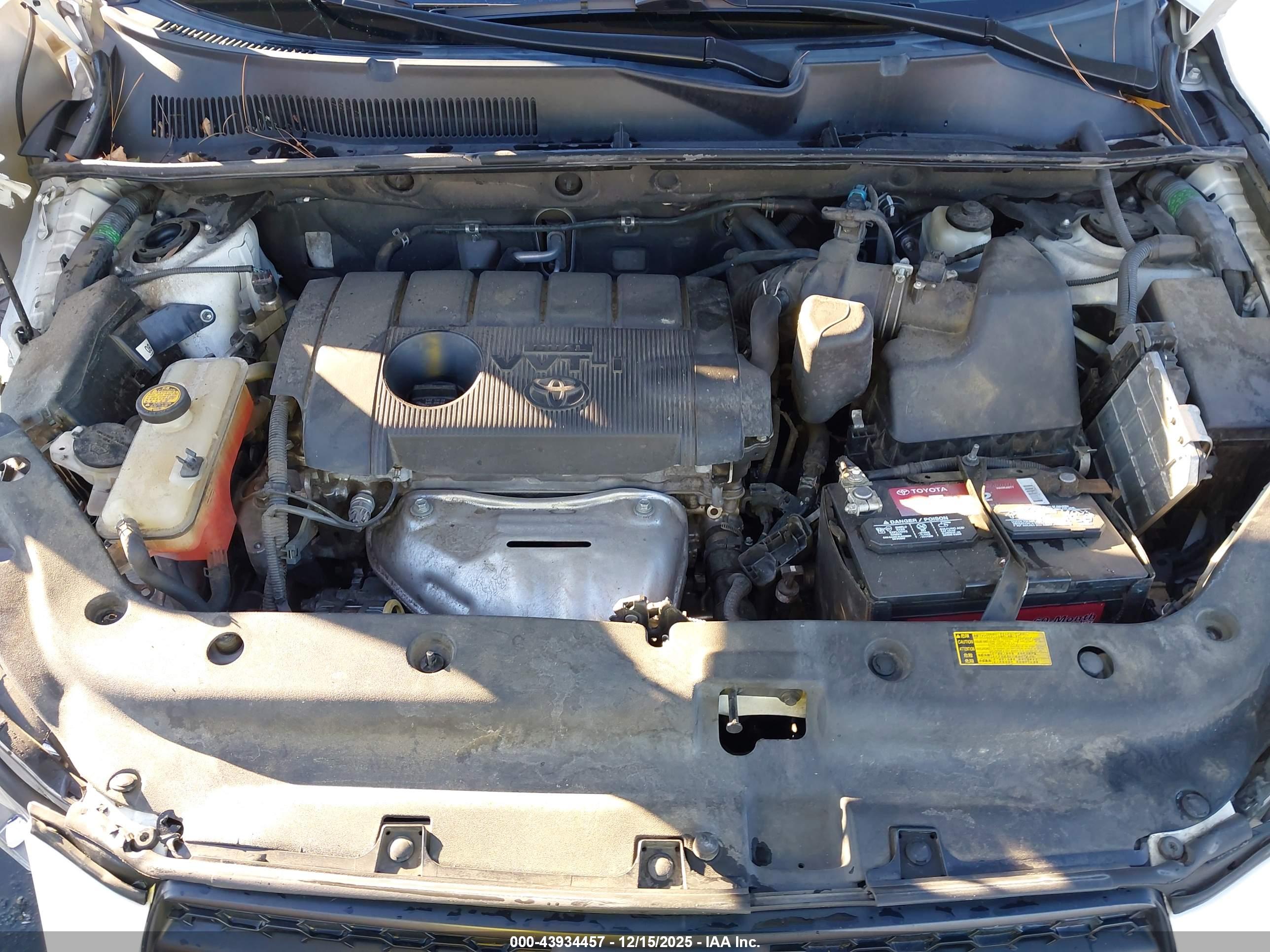 TOYOTA RAV4 image 10
