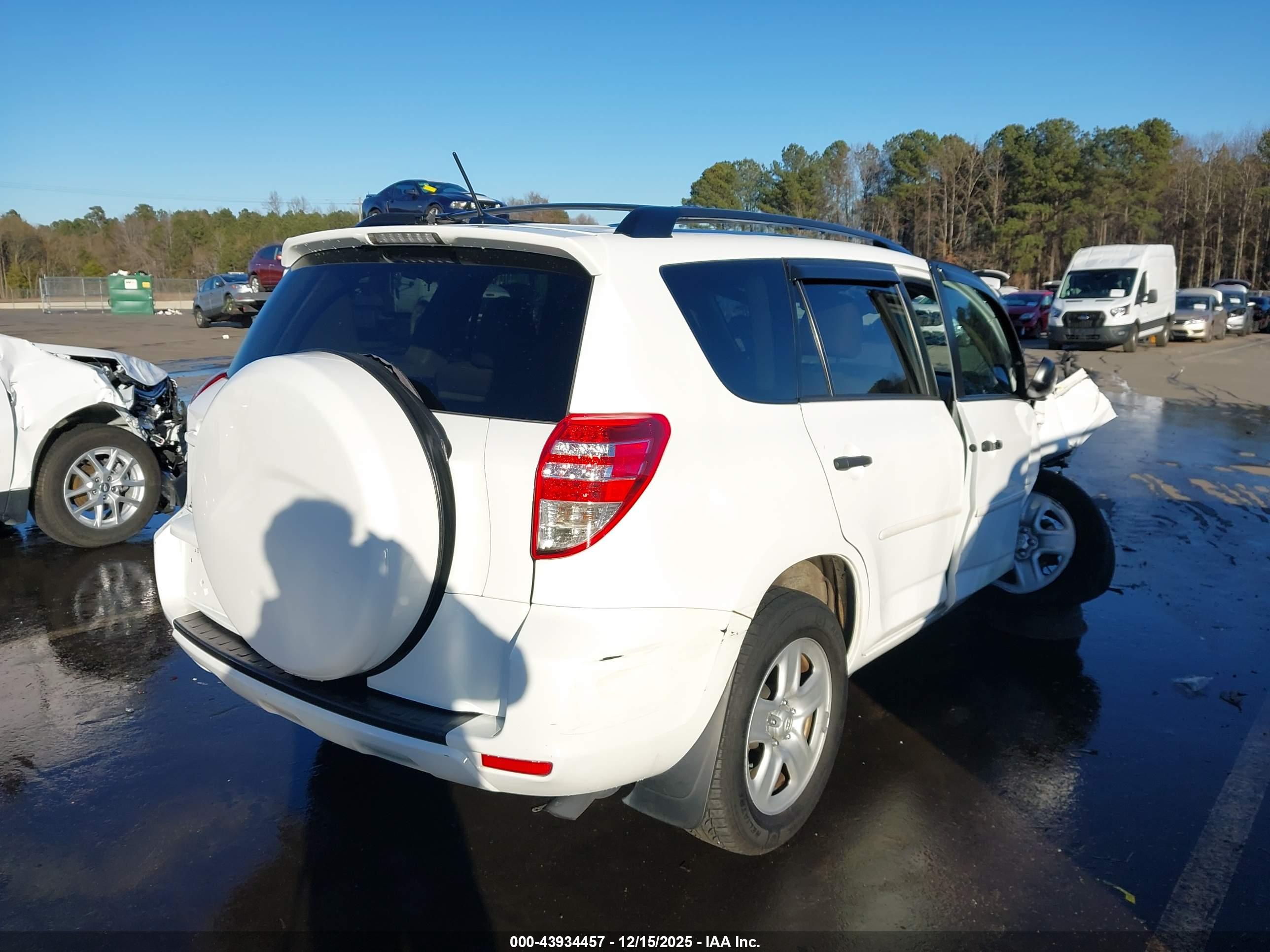 TOYOTA RAV4 image 4