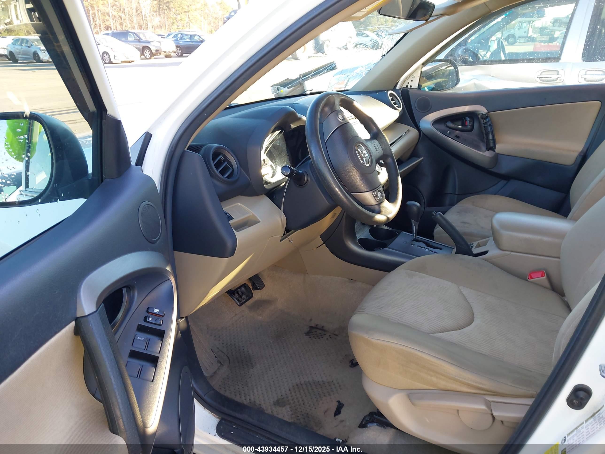 TOYOTA RAV4 image 5