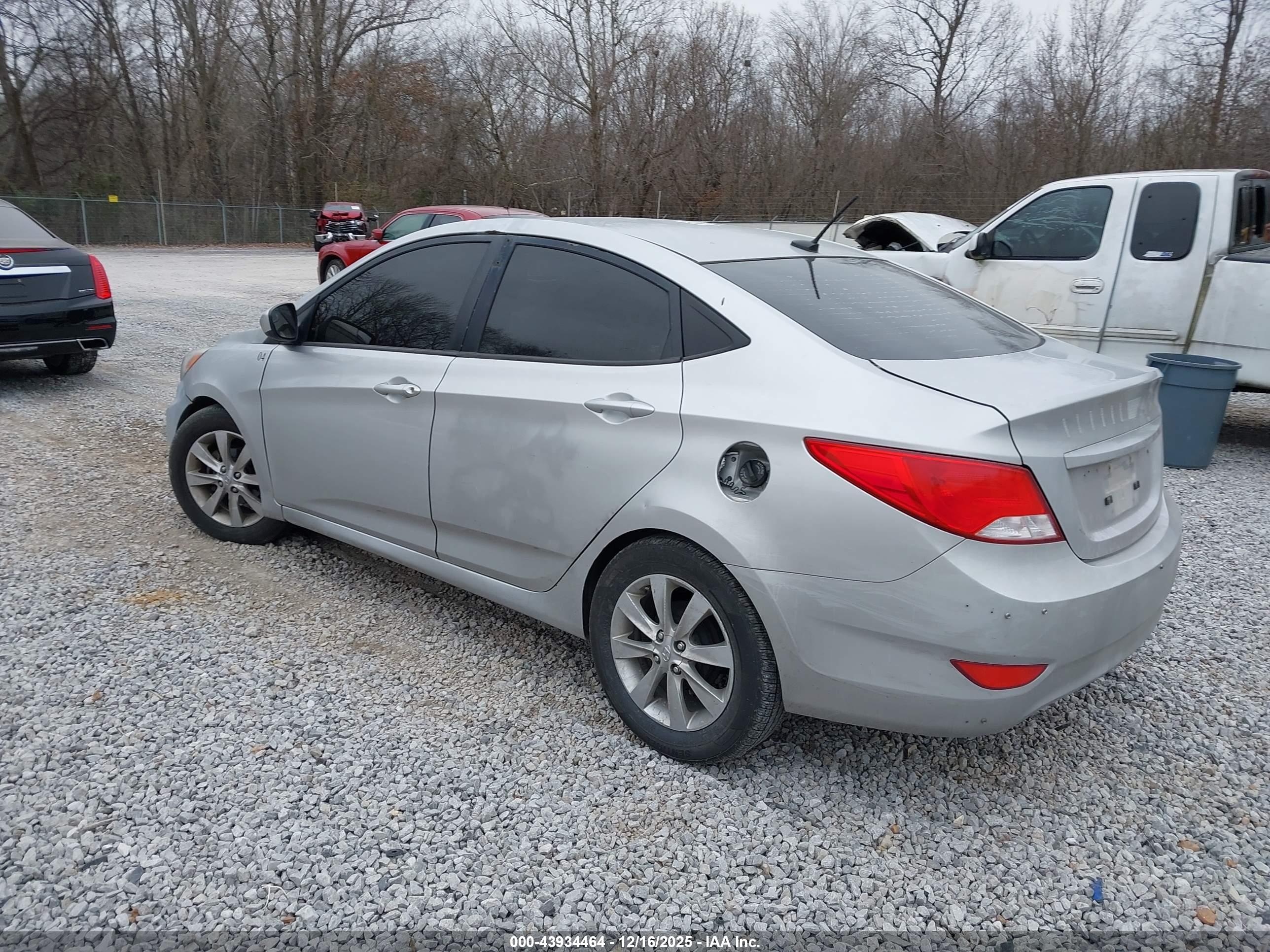 HYUNDAI ACCENT image 3