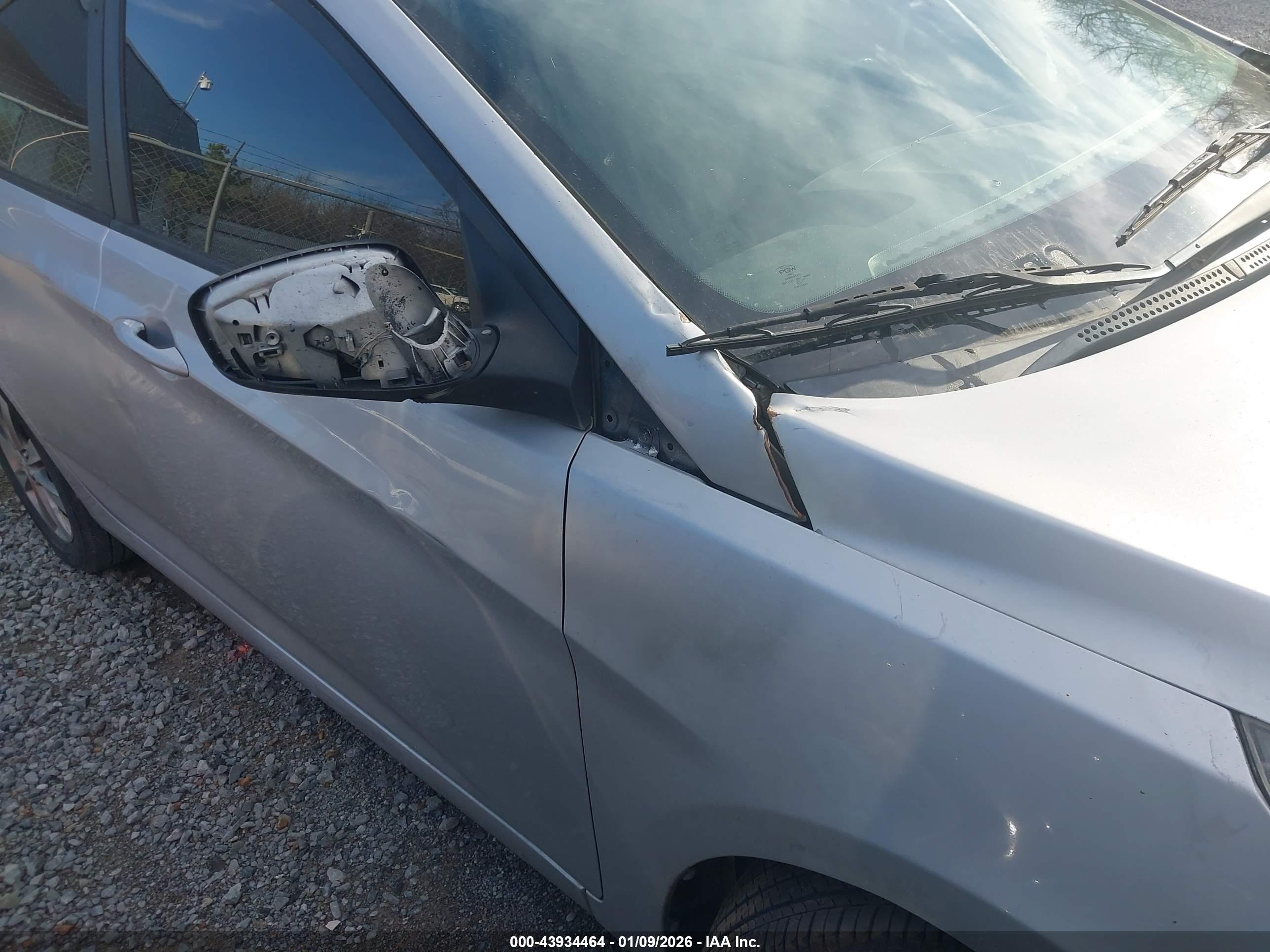 HYUNDAI ACCENT image 6