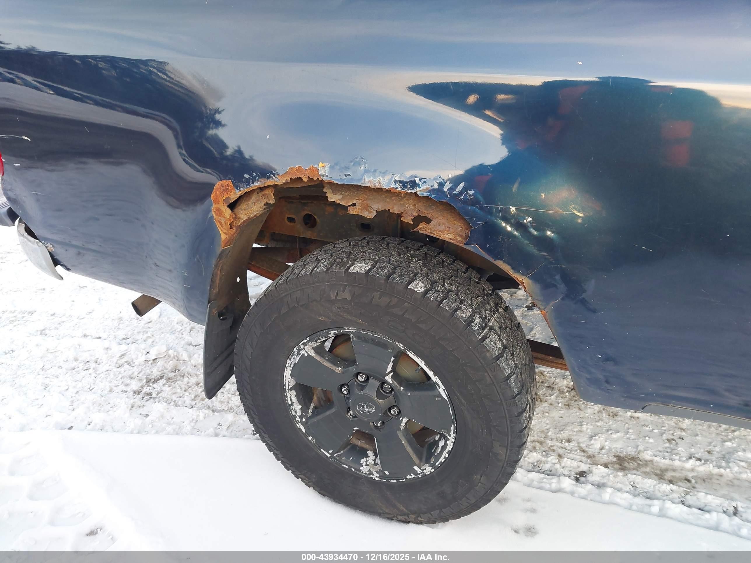 TOYOTA TUNDRA image 6