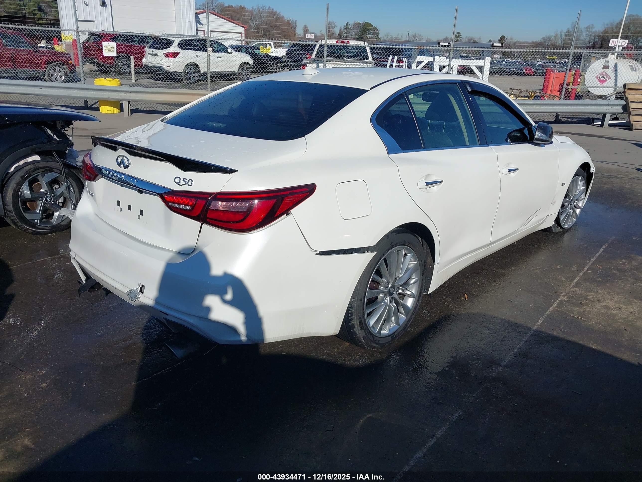 INFINITI Q50 image 4