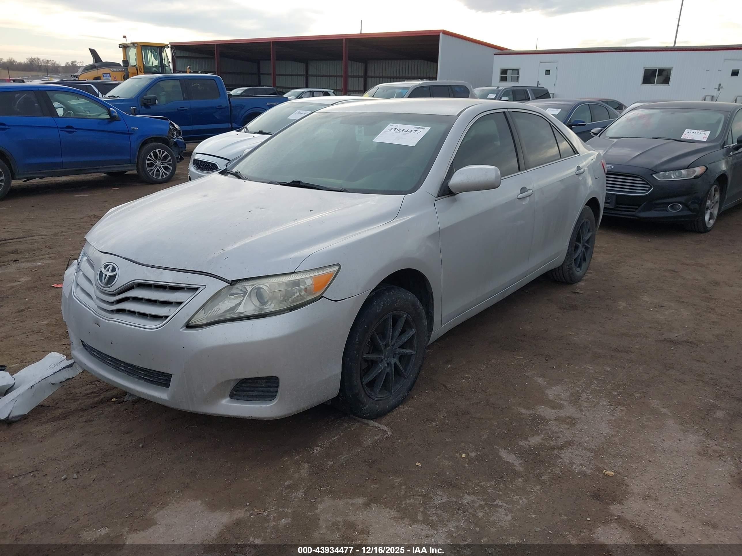 TOYOTA CAMRY image 2