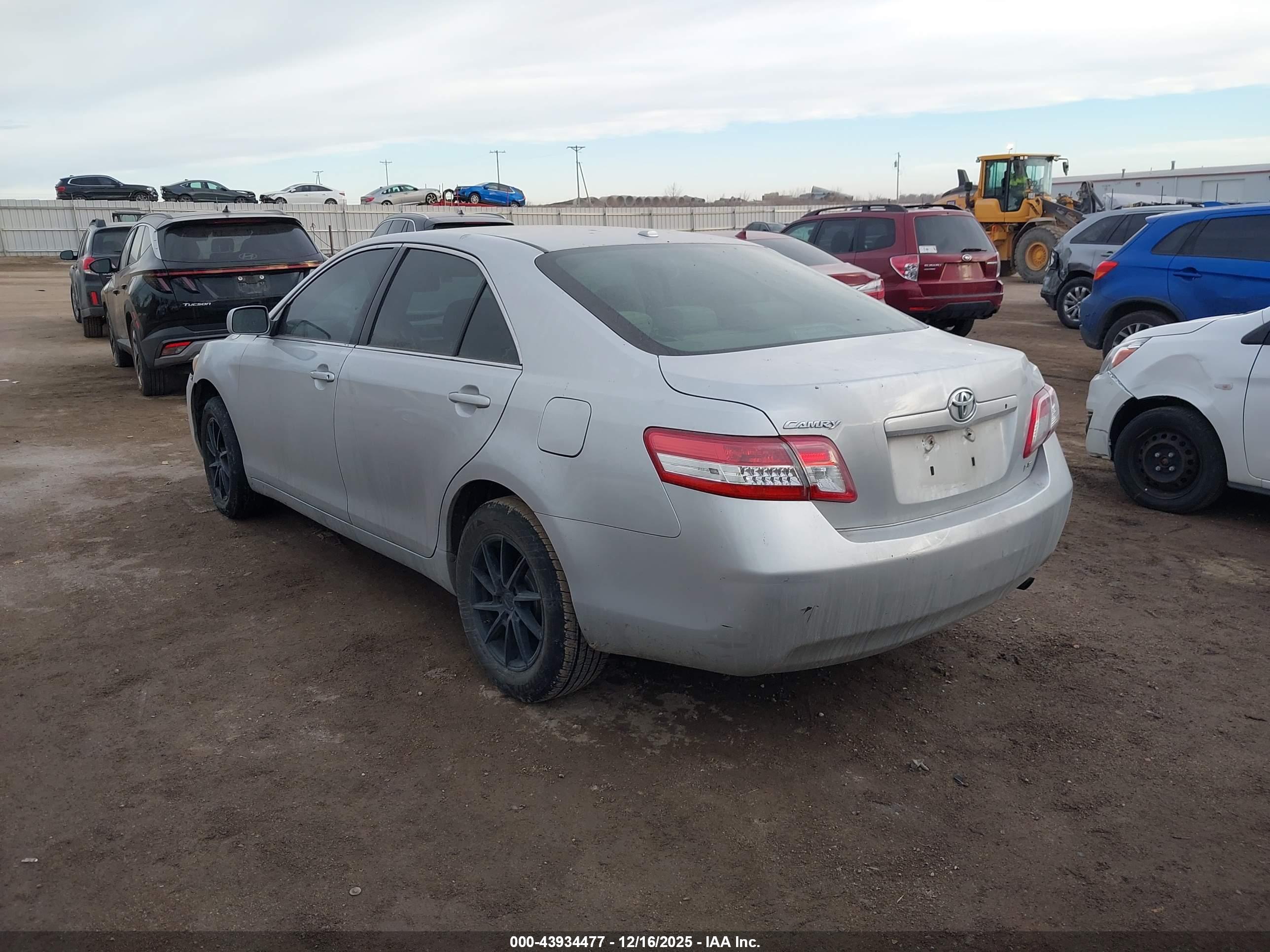 TOYOTA CAMRY image 3
