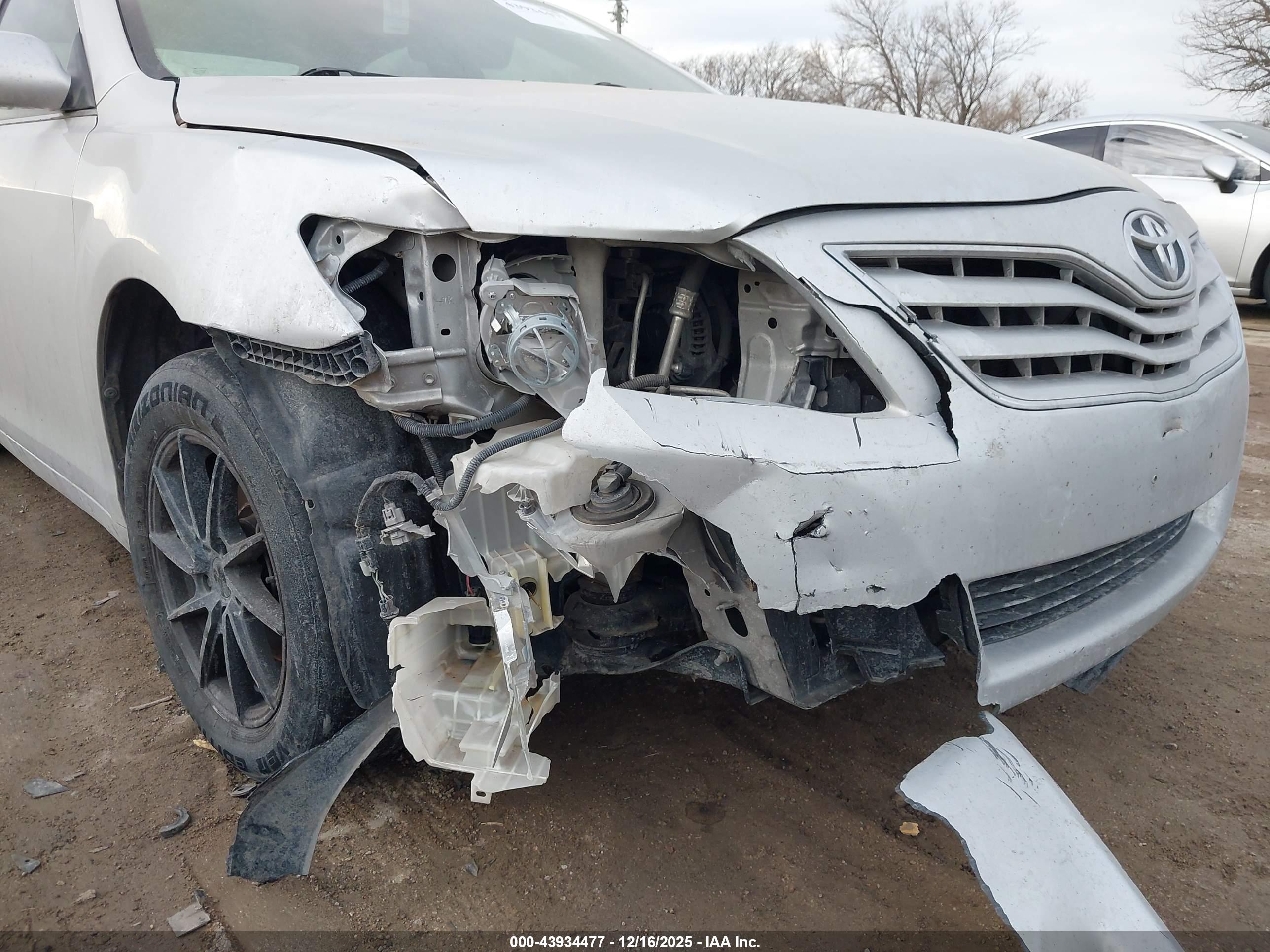 TOYOTA CAMRY image 6