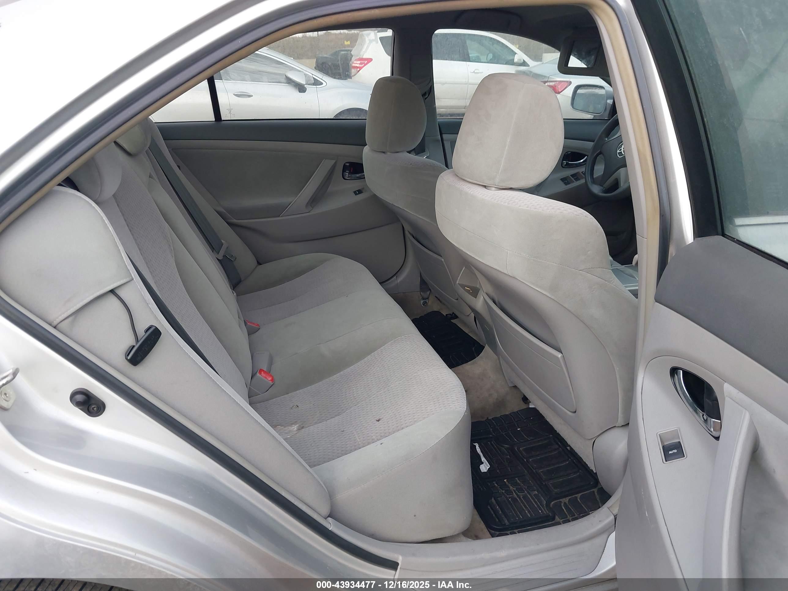 TOYOTA CAMRY image 8