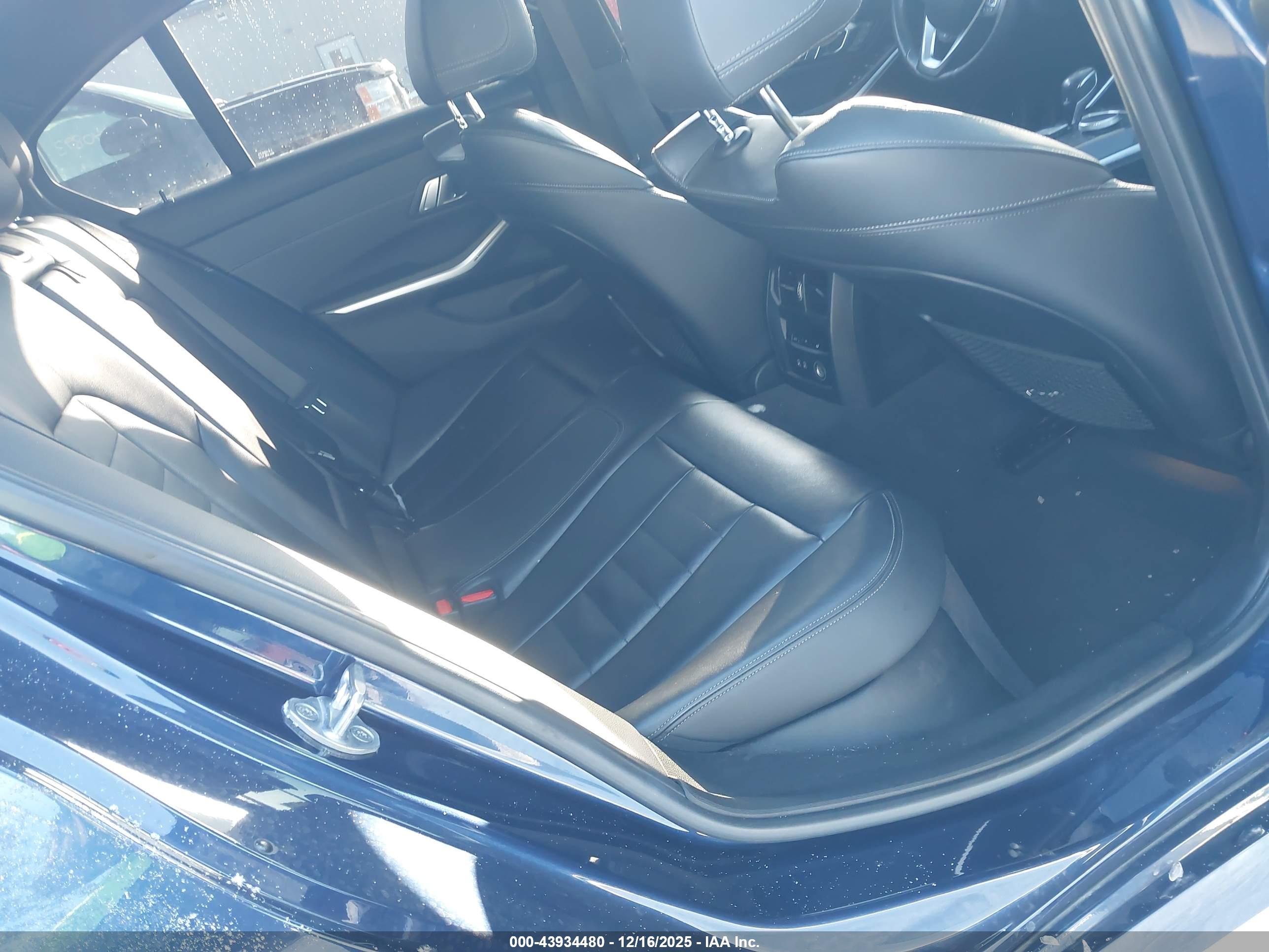 BMW 330I image 8