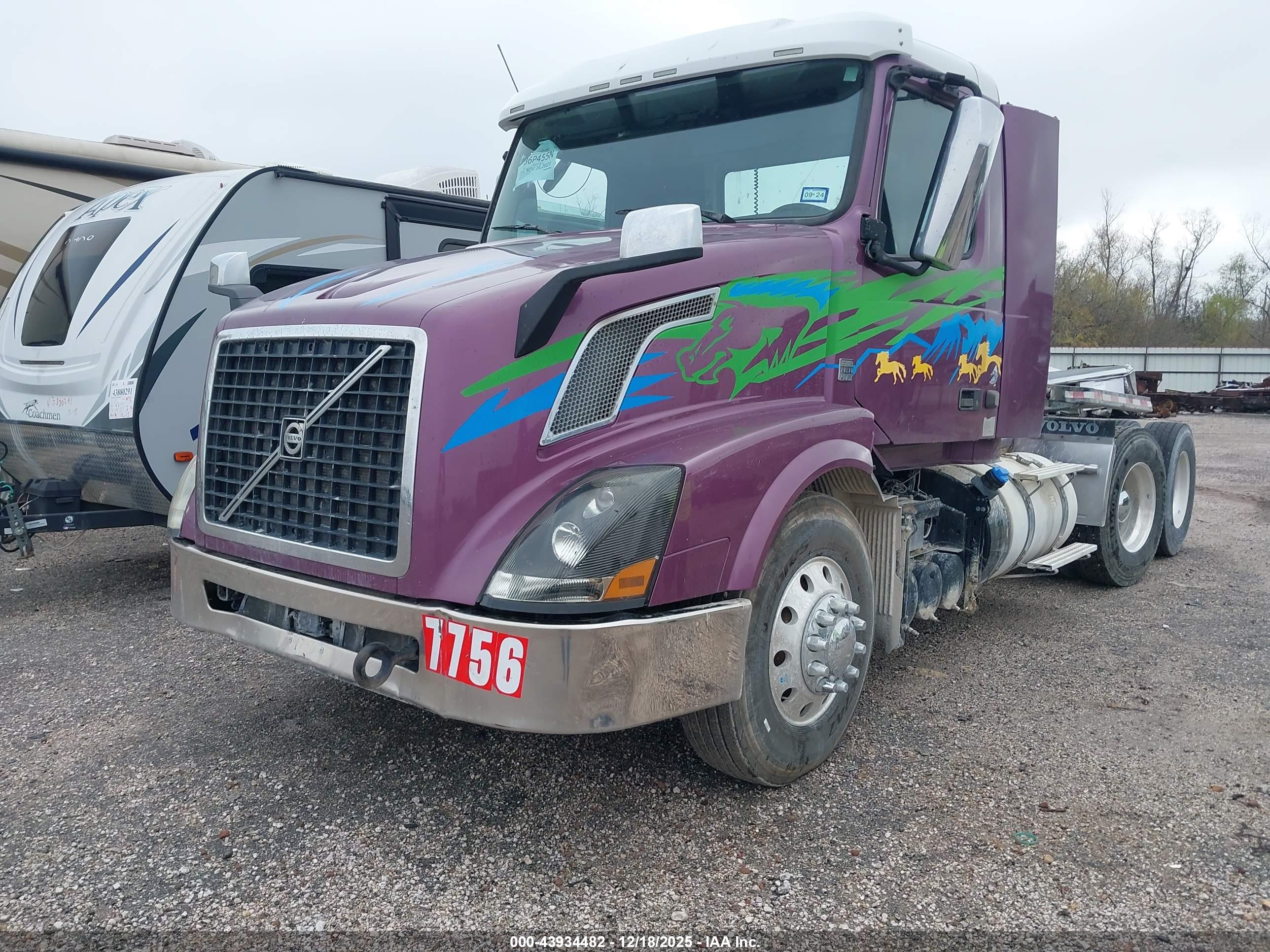 VOLVO VN image 2