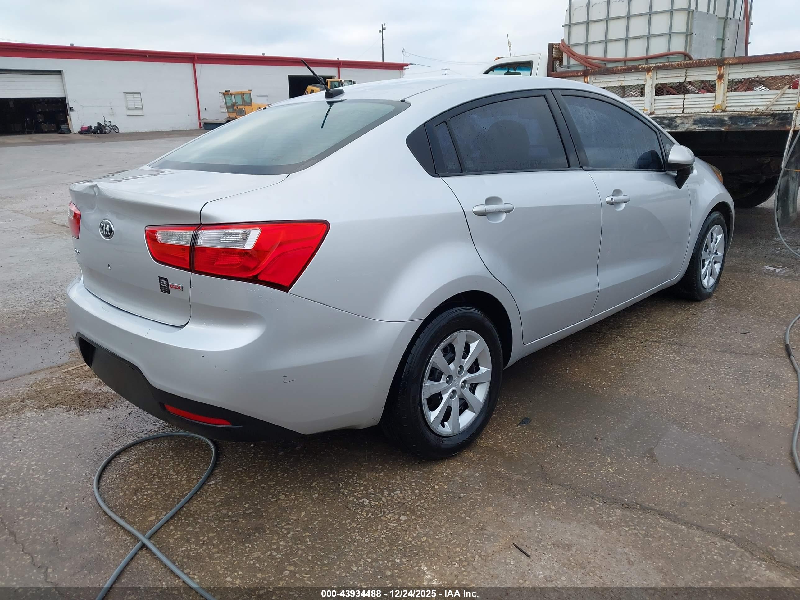 KIA RIO image 4
