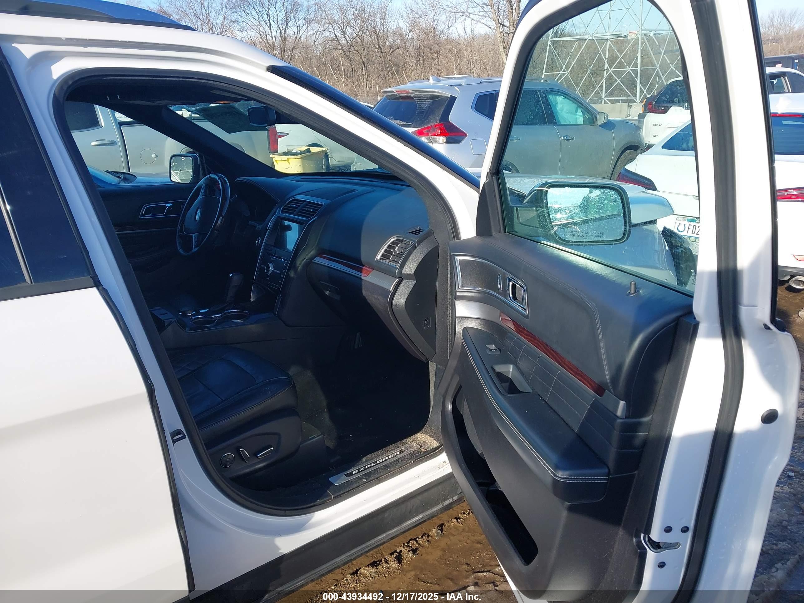 FORD EXPLORER image 5