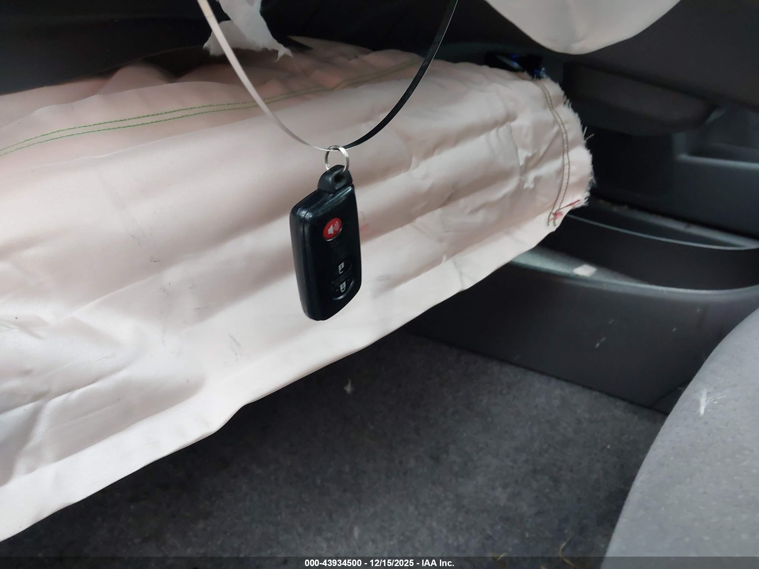 TOYOTA PRIUS image 11