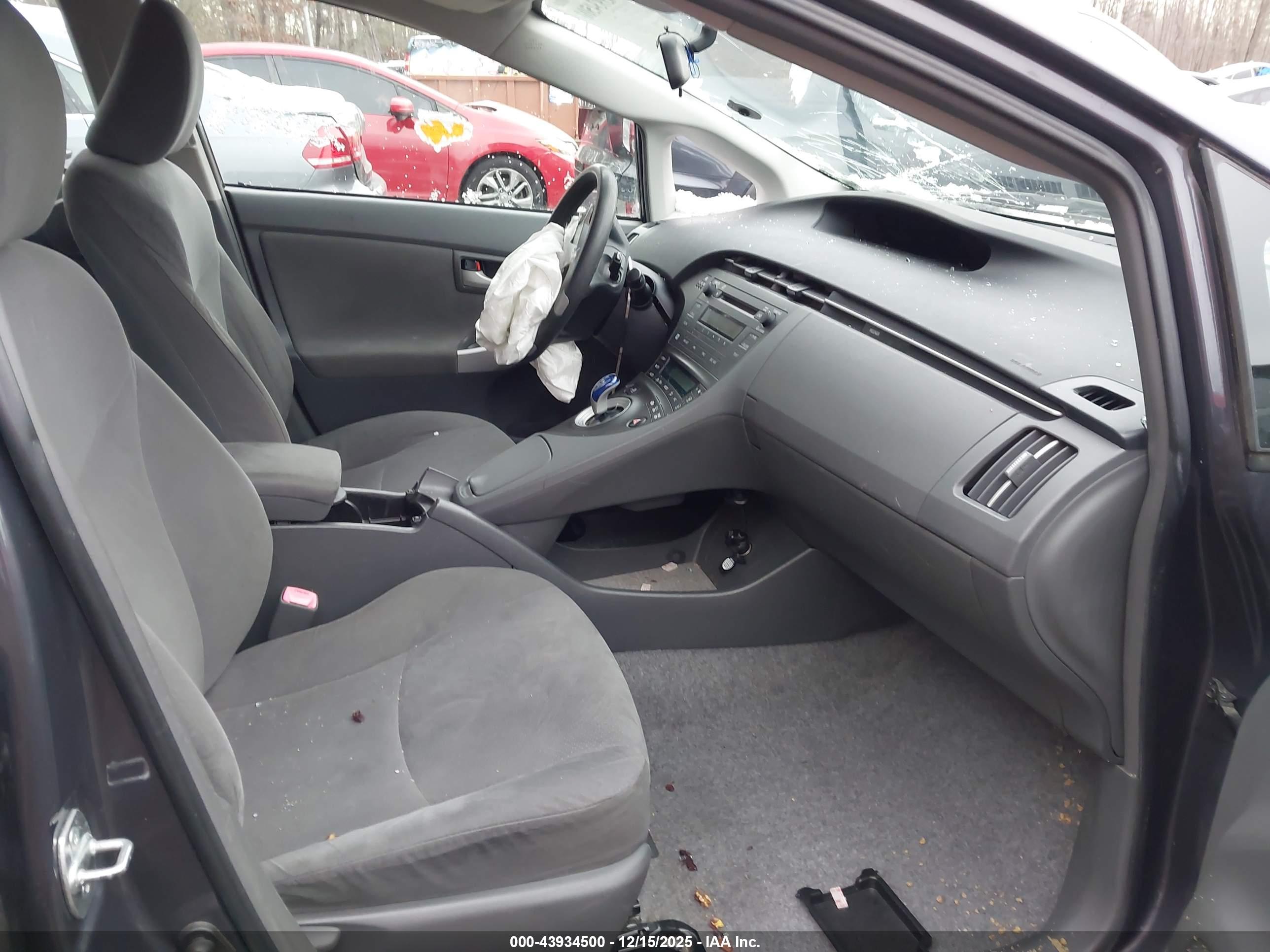 TOYOTA PRIUS image 5